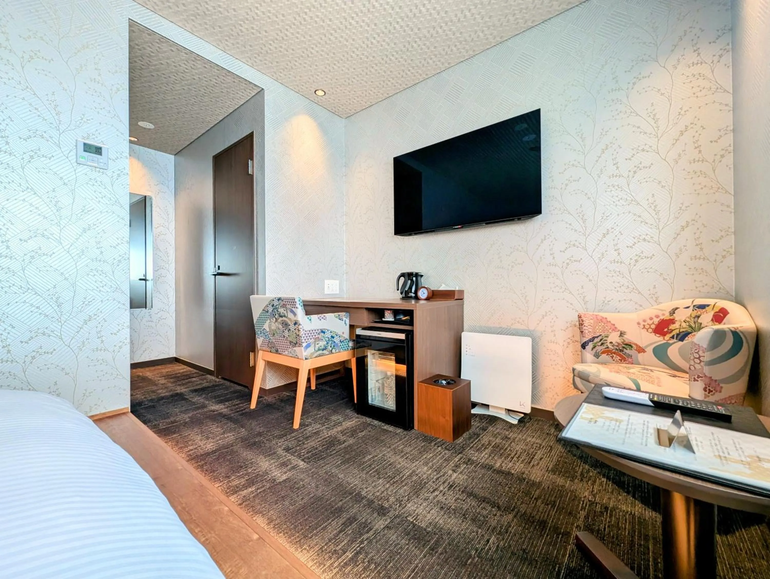 Photo of the whole room, Bed in ひがし茶屋街らしく金沢 Hotel Rashiku kanazawa