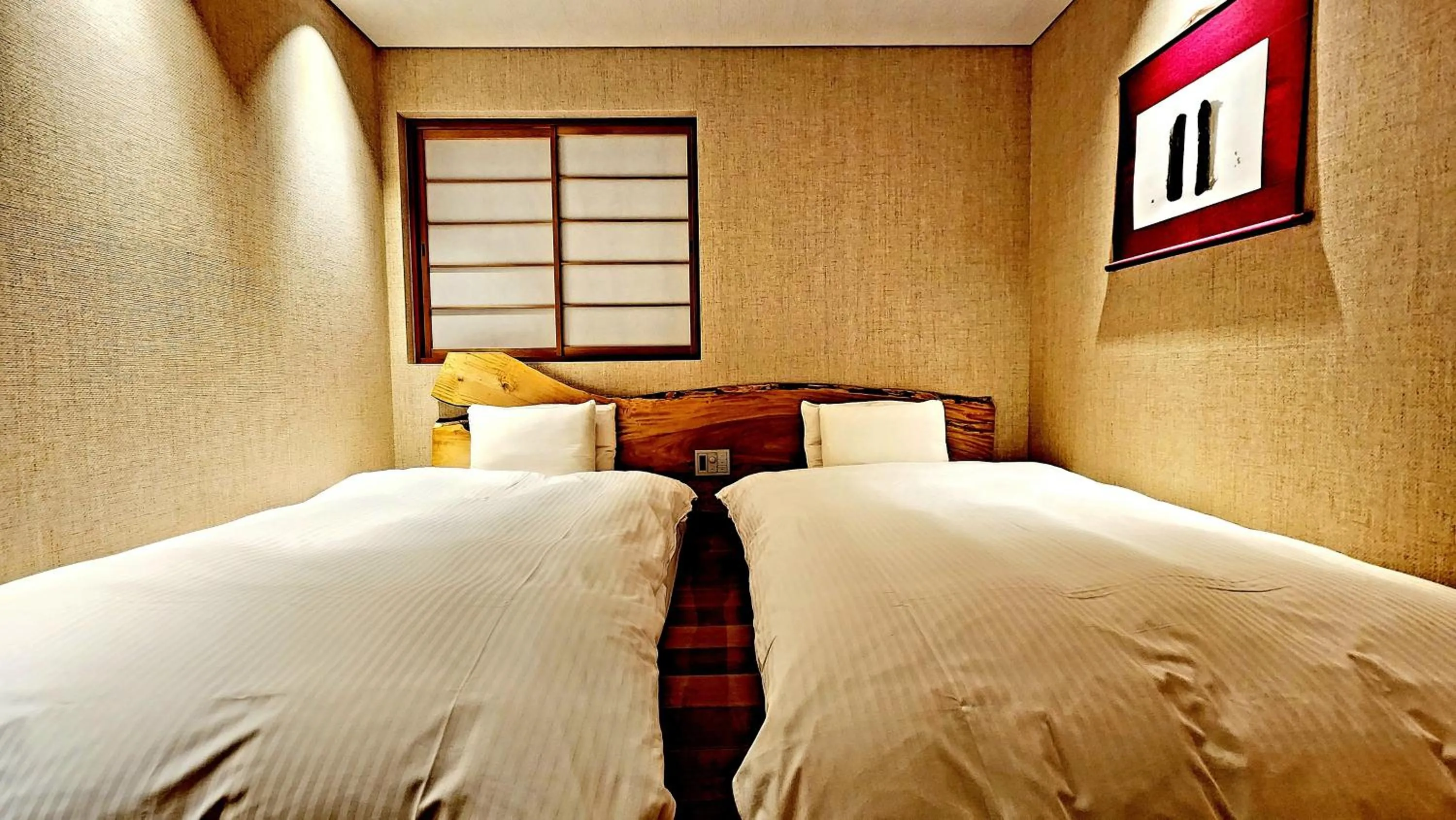 Bed in ひがし茶屋街らしく金沢 Hotel Rashiku kanazawa