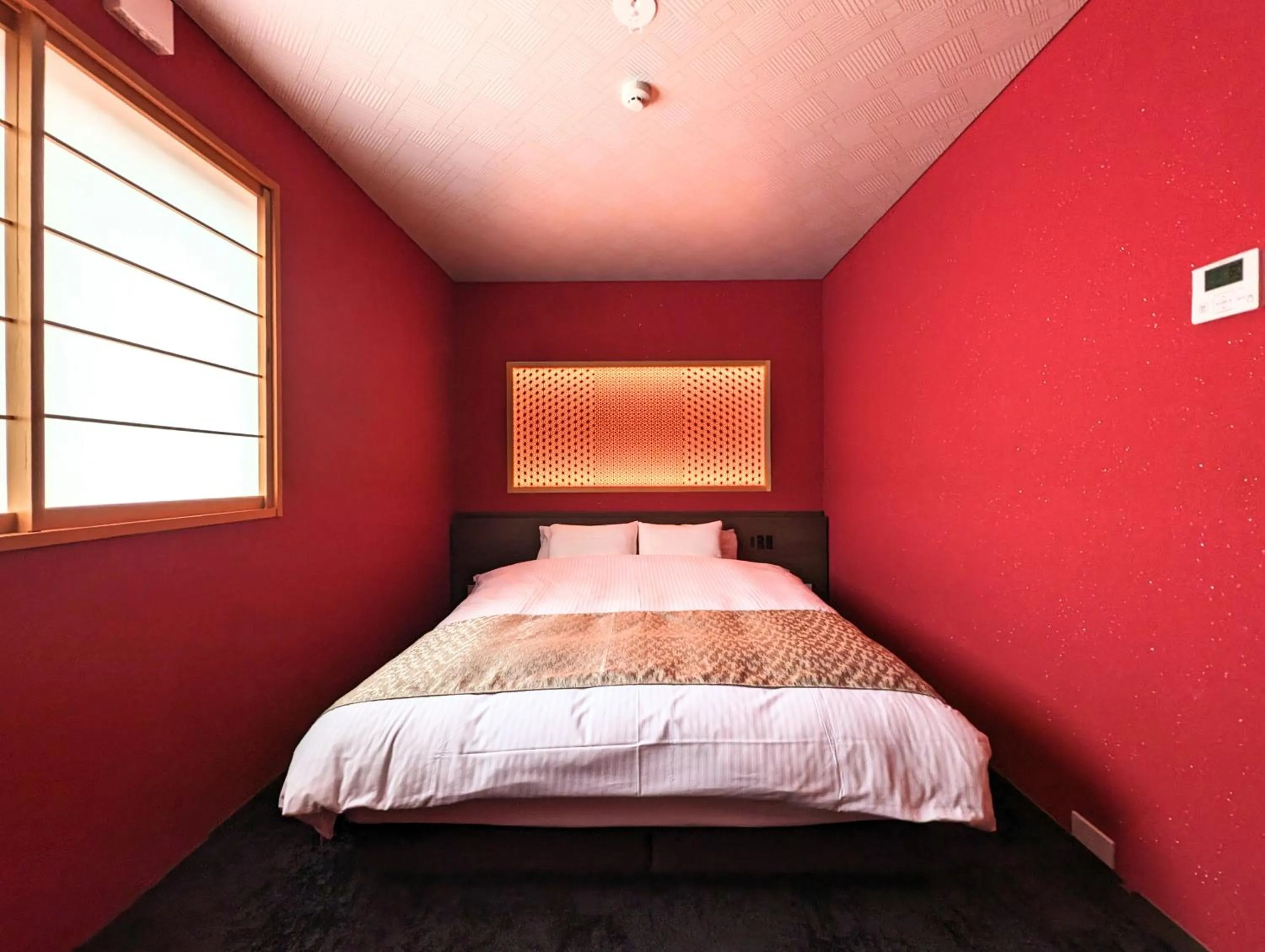 Bed in ひがし茶屋街らしく金沢 Hotel Rashiku kanazawa