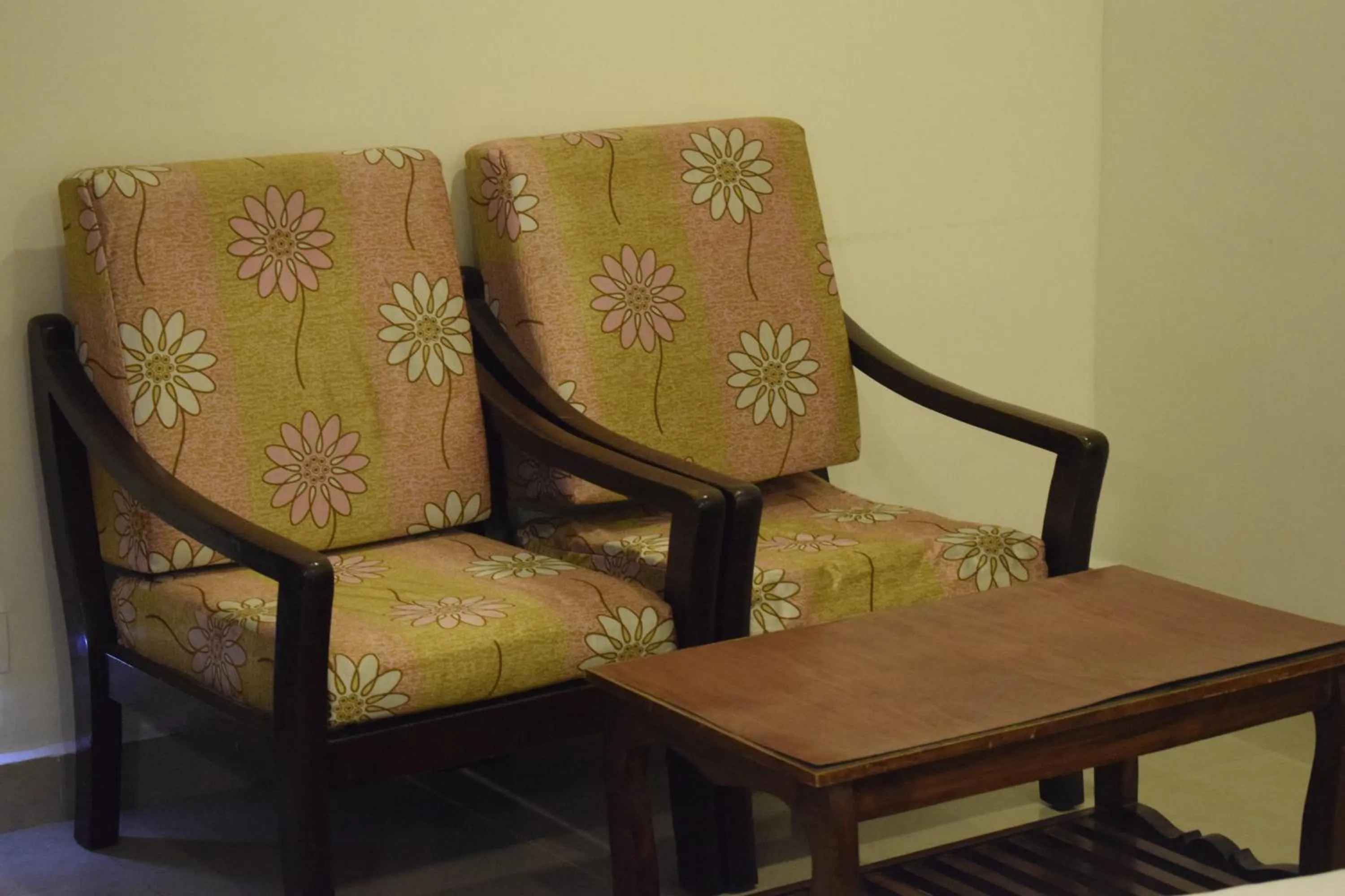 Seating area in Golden Parrk