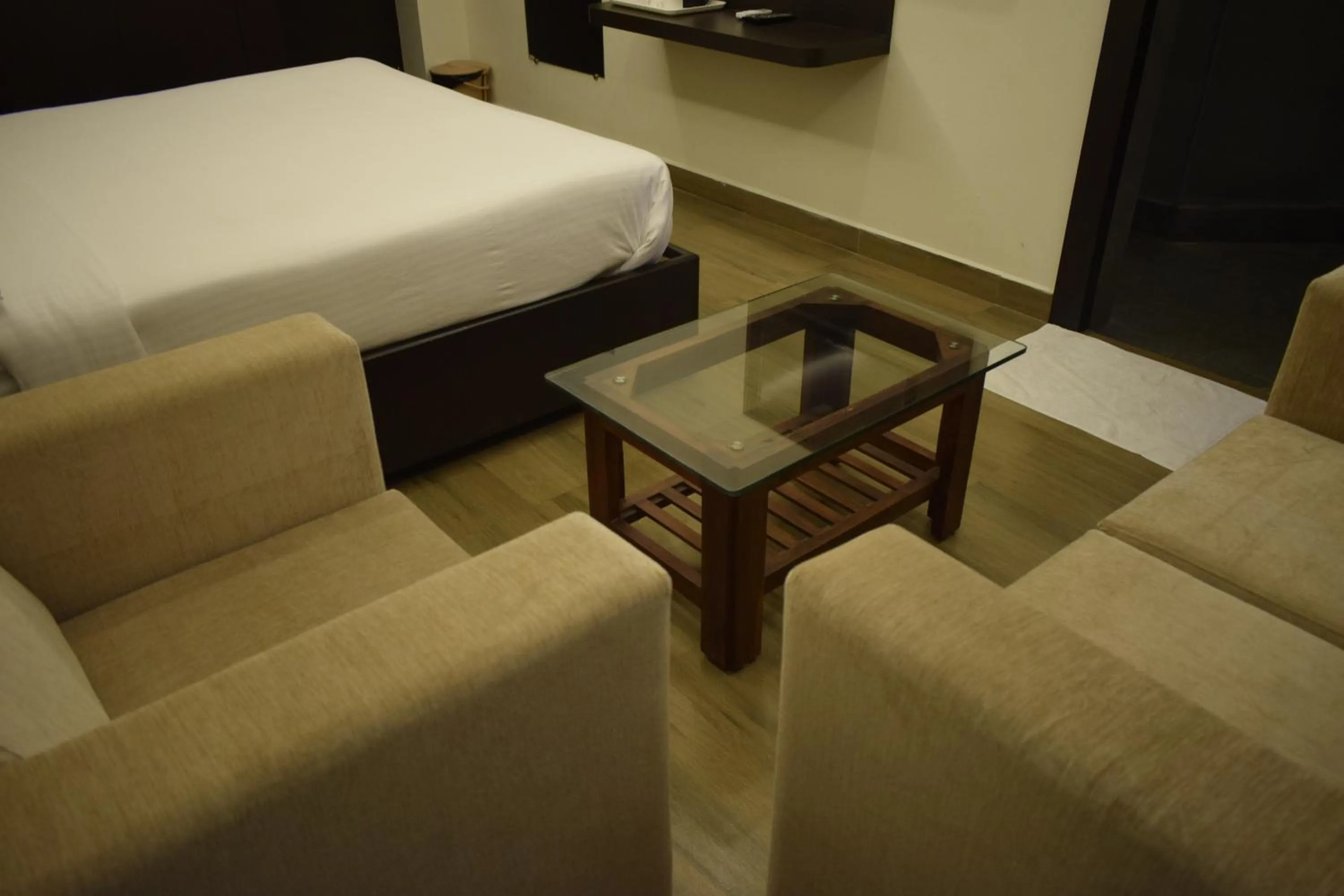 Seating area in Golden Parrk