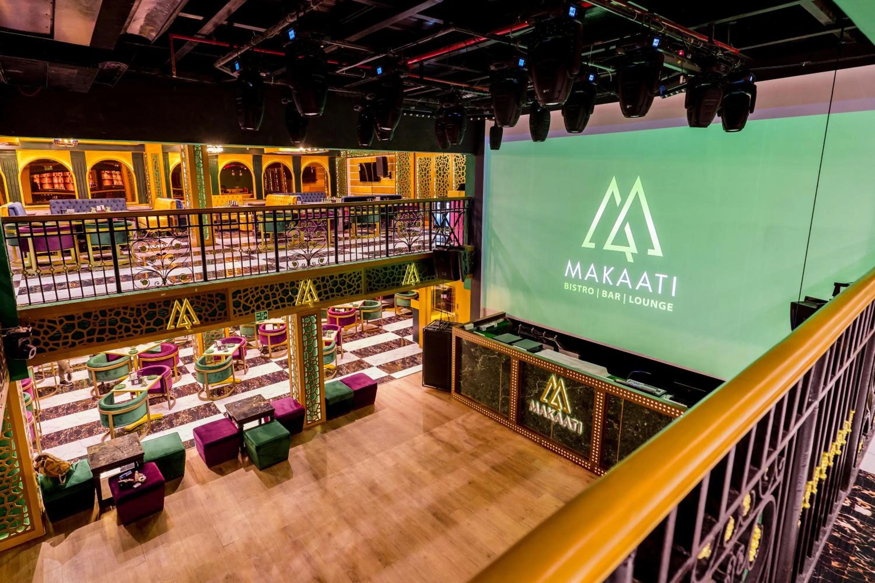 Restaurant/places to eat in Golden Parkk Hotel