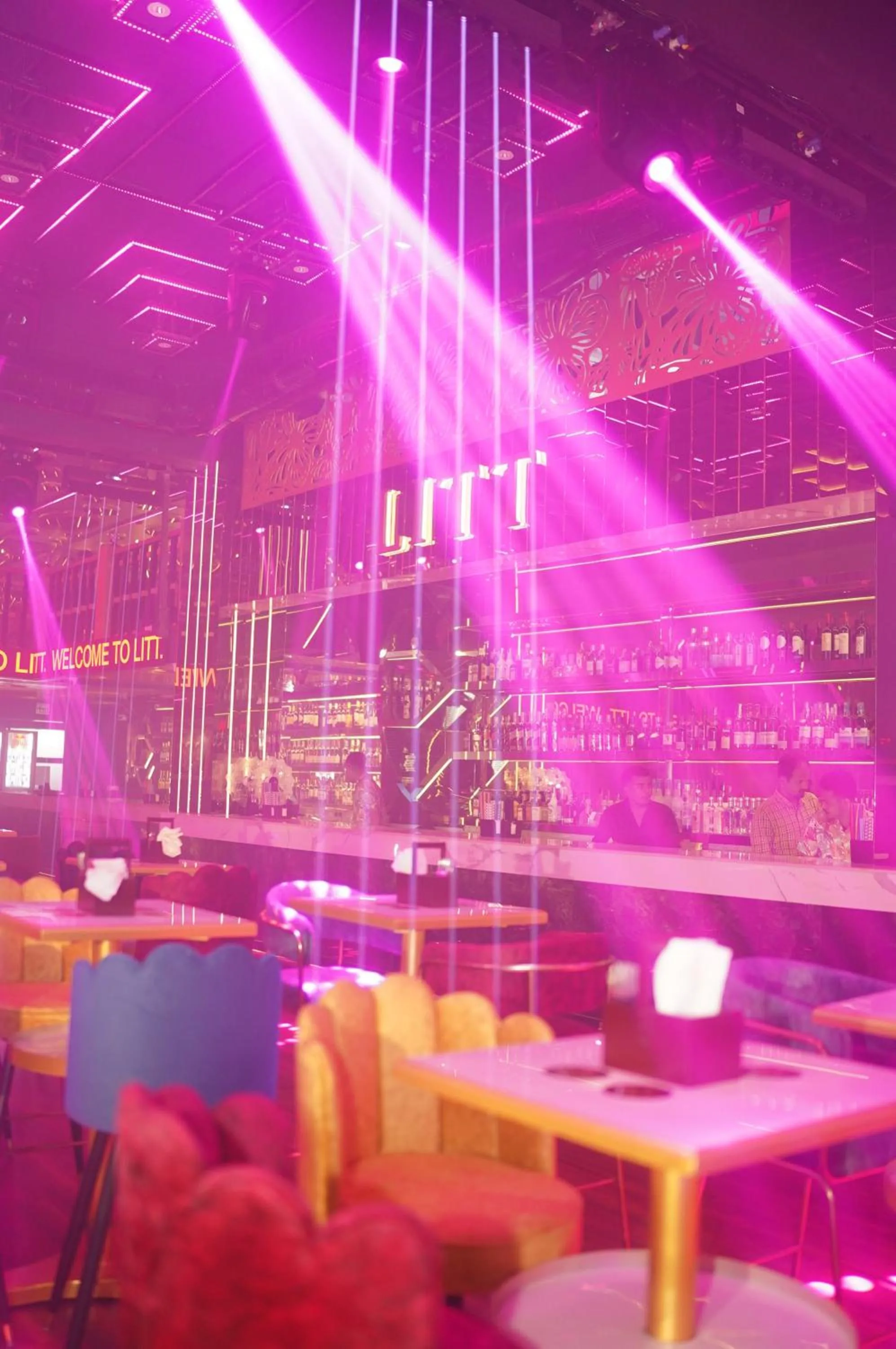 Restaurant/places to eat in Golden Parkk Hotel