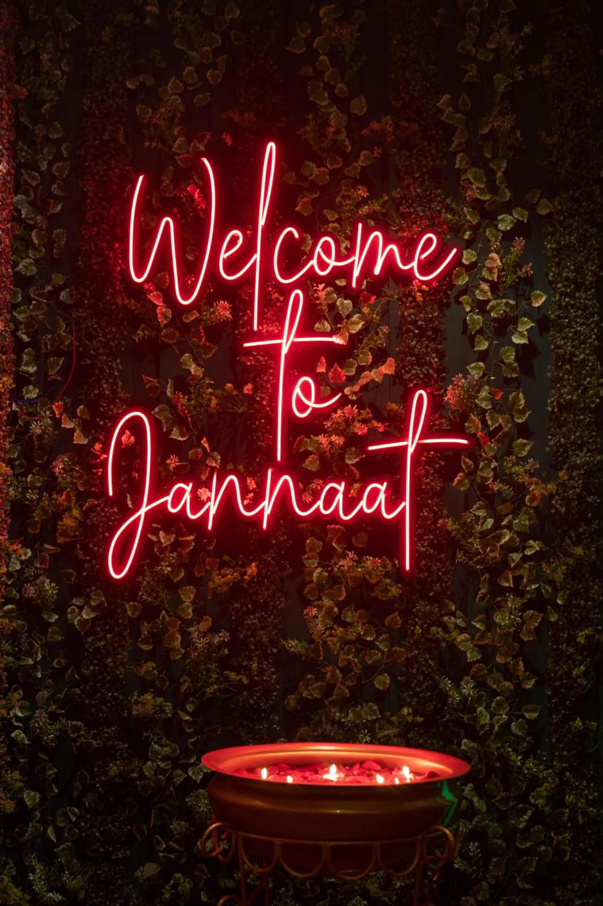 Restaurant/places to eat in Golden Parkk Hotel