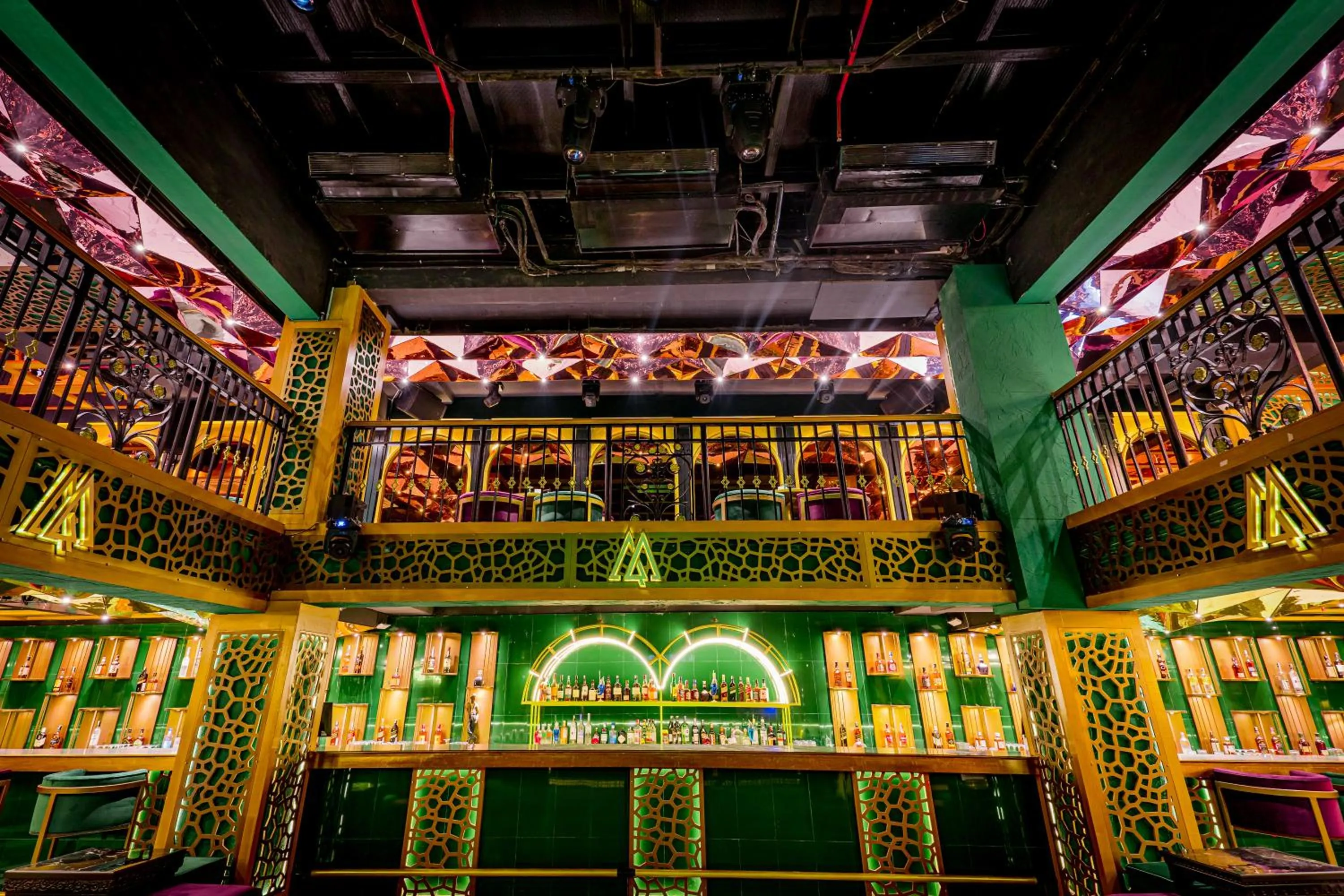 Restaurant/places to eat in Golden Parkk Hotel