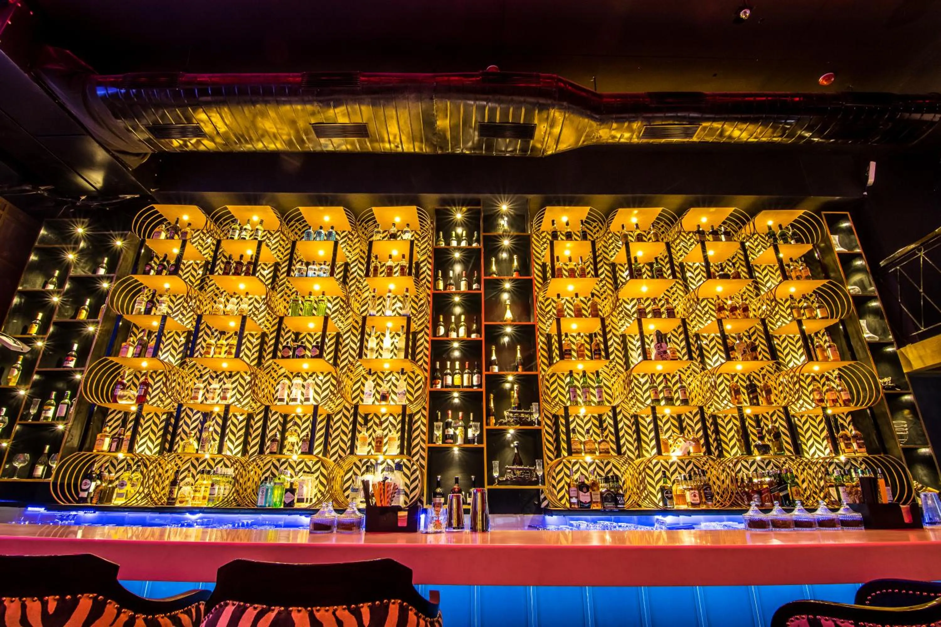 Restaurant/places to eat in Golden Parkk Hotel