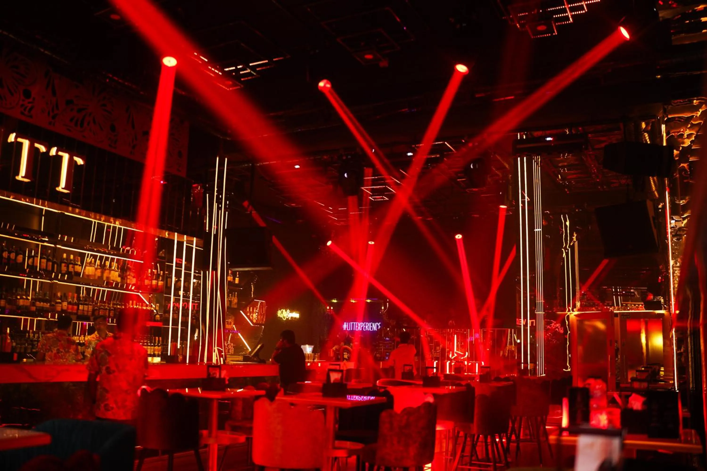 Restaurant/places to eat in Golden Parkk Hotel