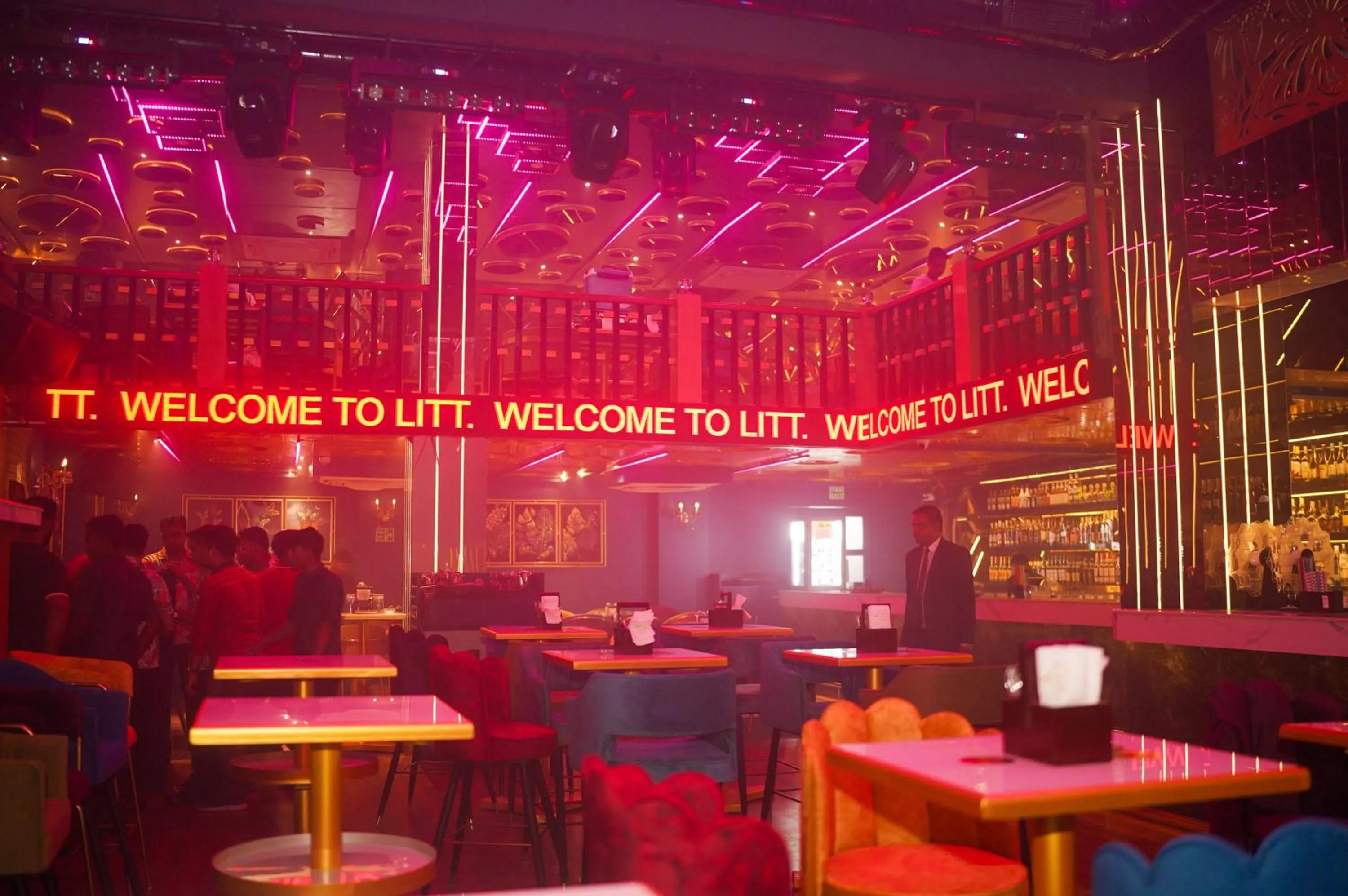 Restaurant/places to eat in Golden Parkk Hotel