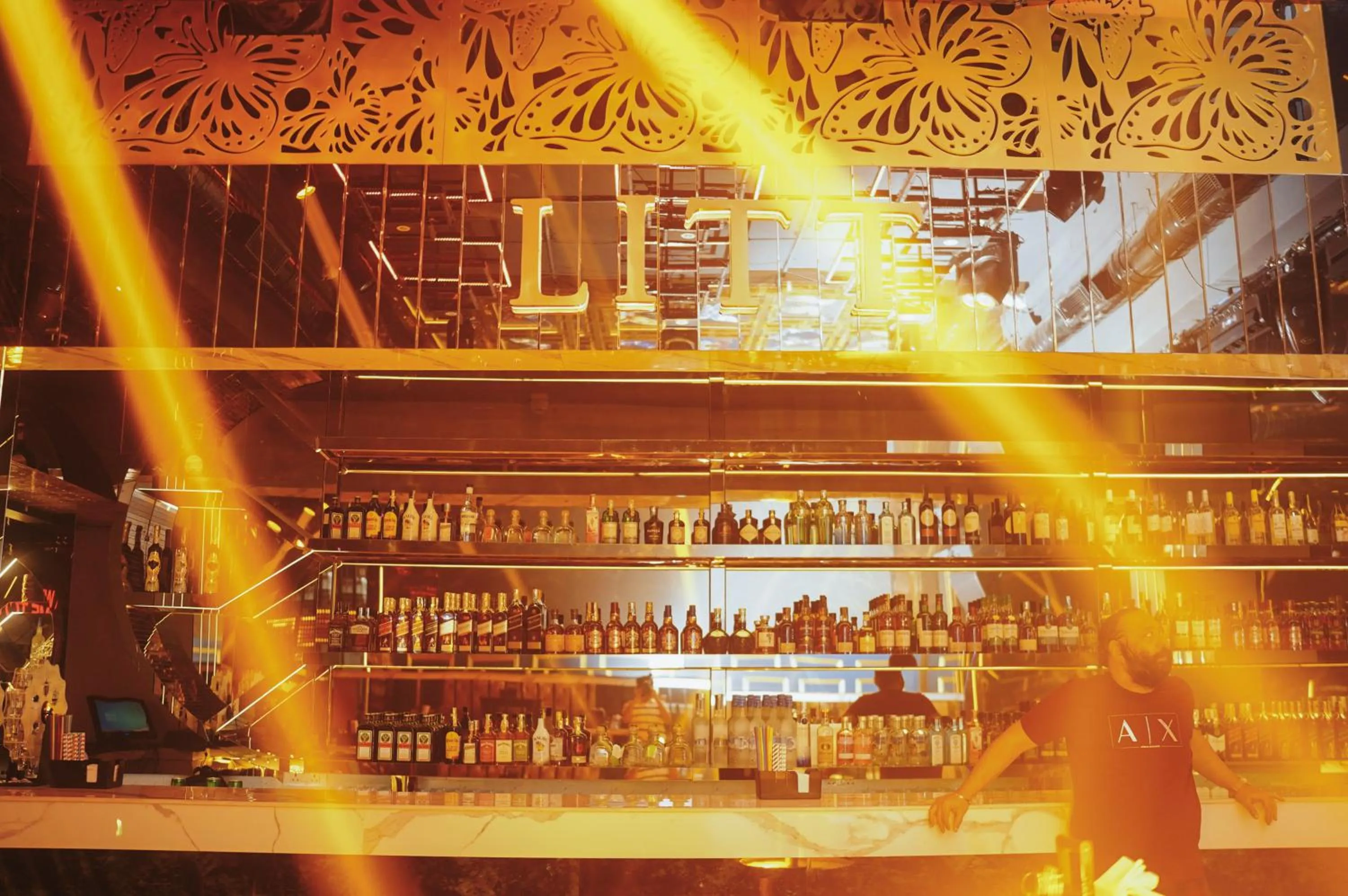 Restaurant/places to eat in Golden Parkk Hotel