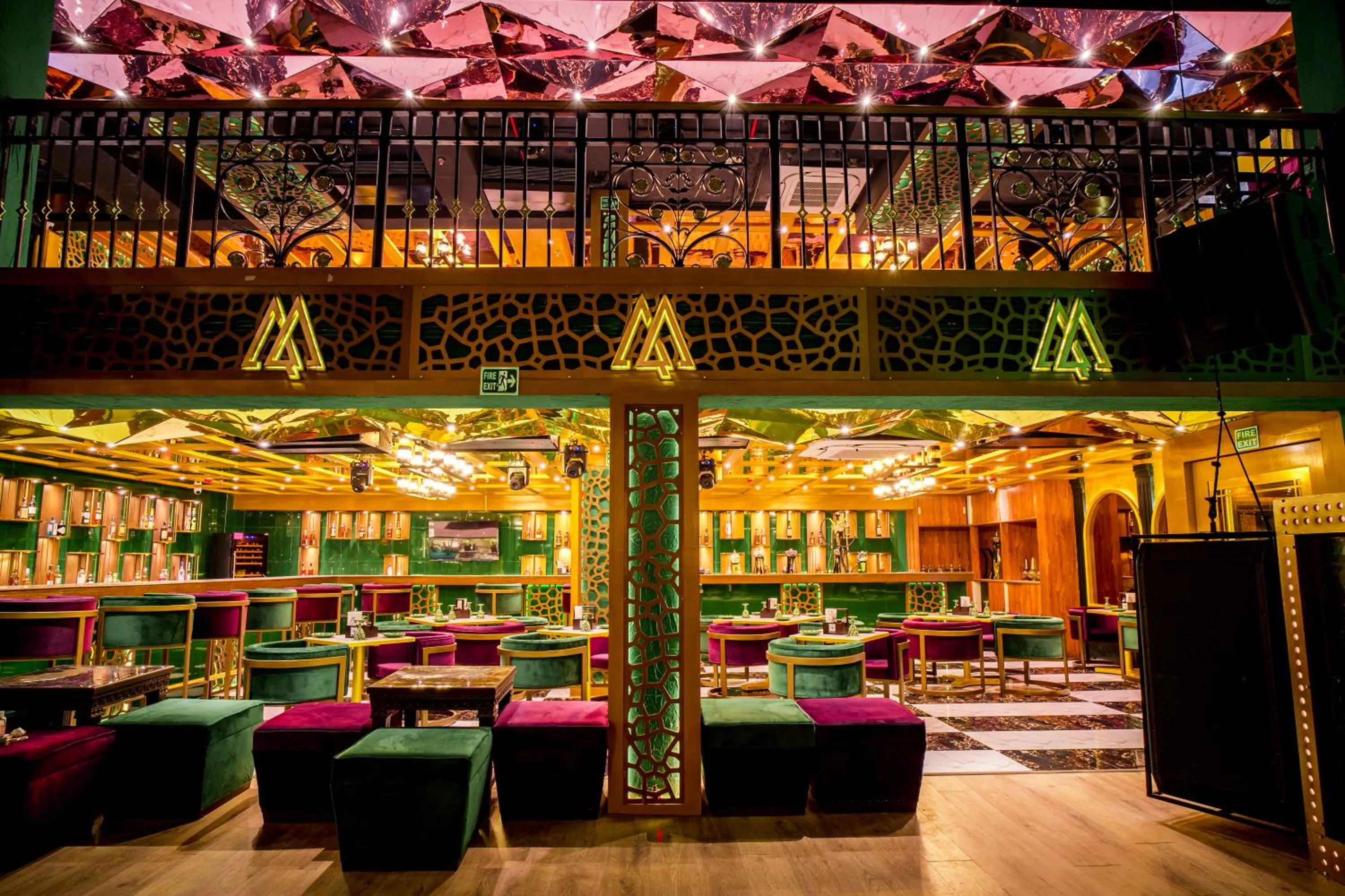 Restaurant/places to eat in Golden Parkk Hotel