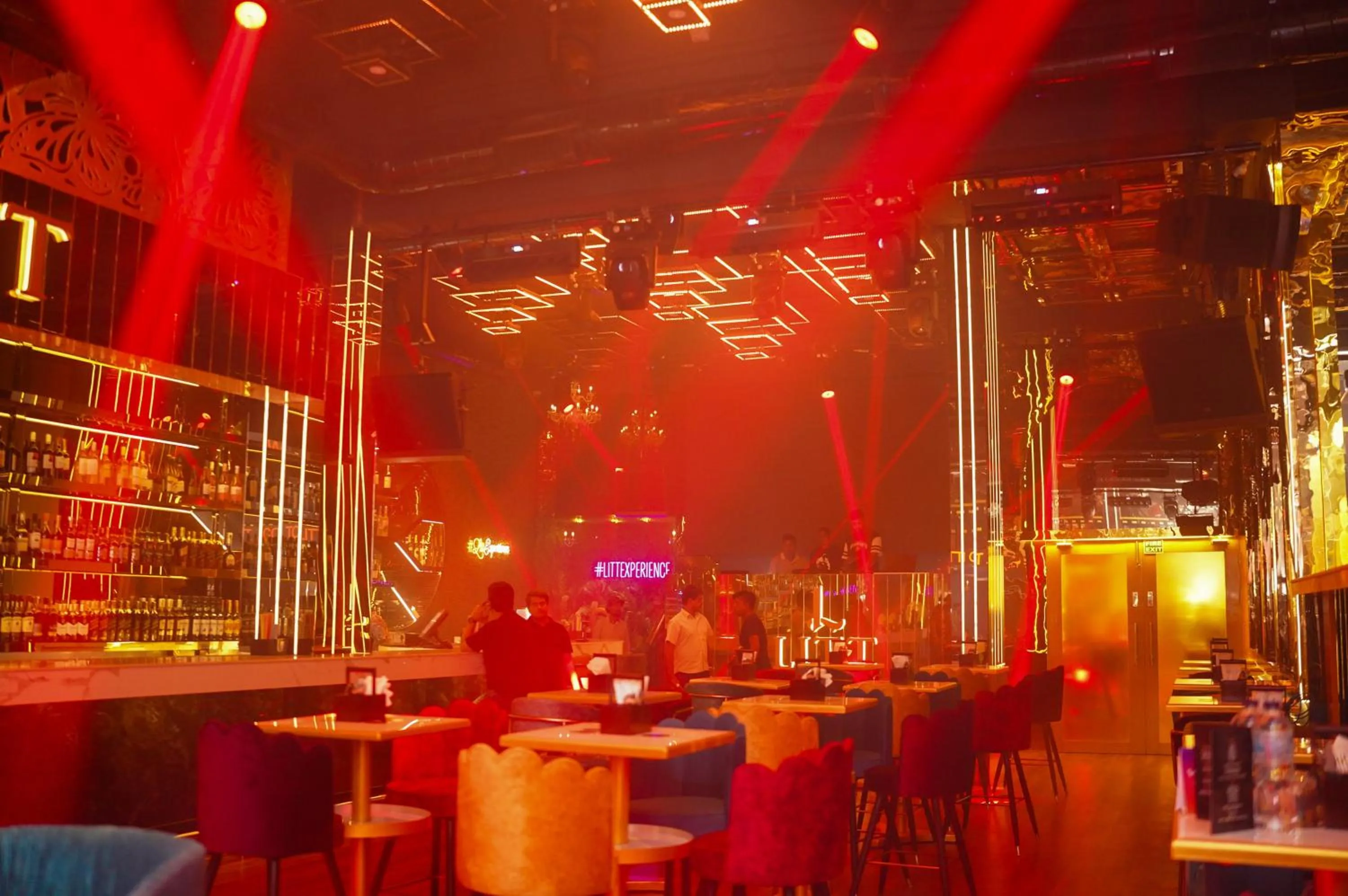 Restaurant/places to eat in Golden Parkk Hotel