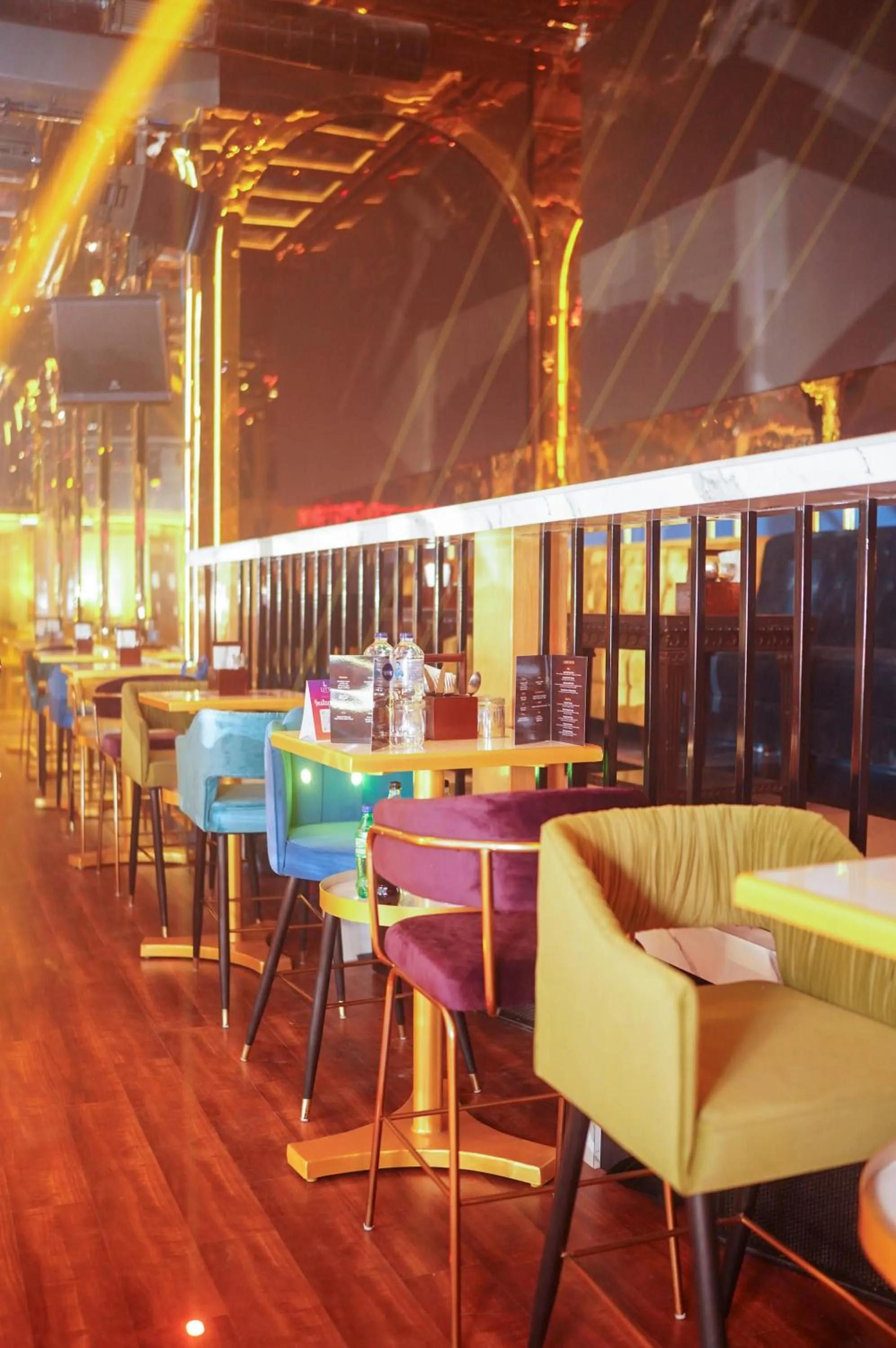 Restaurant/places to eat in Golden Parkk Hotel