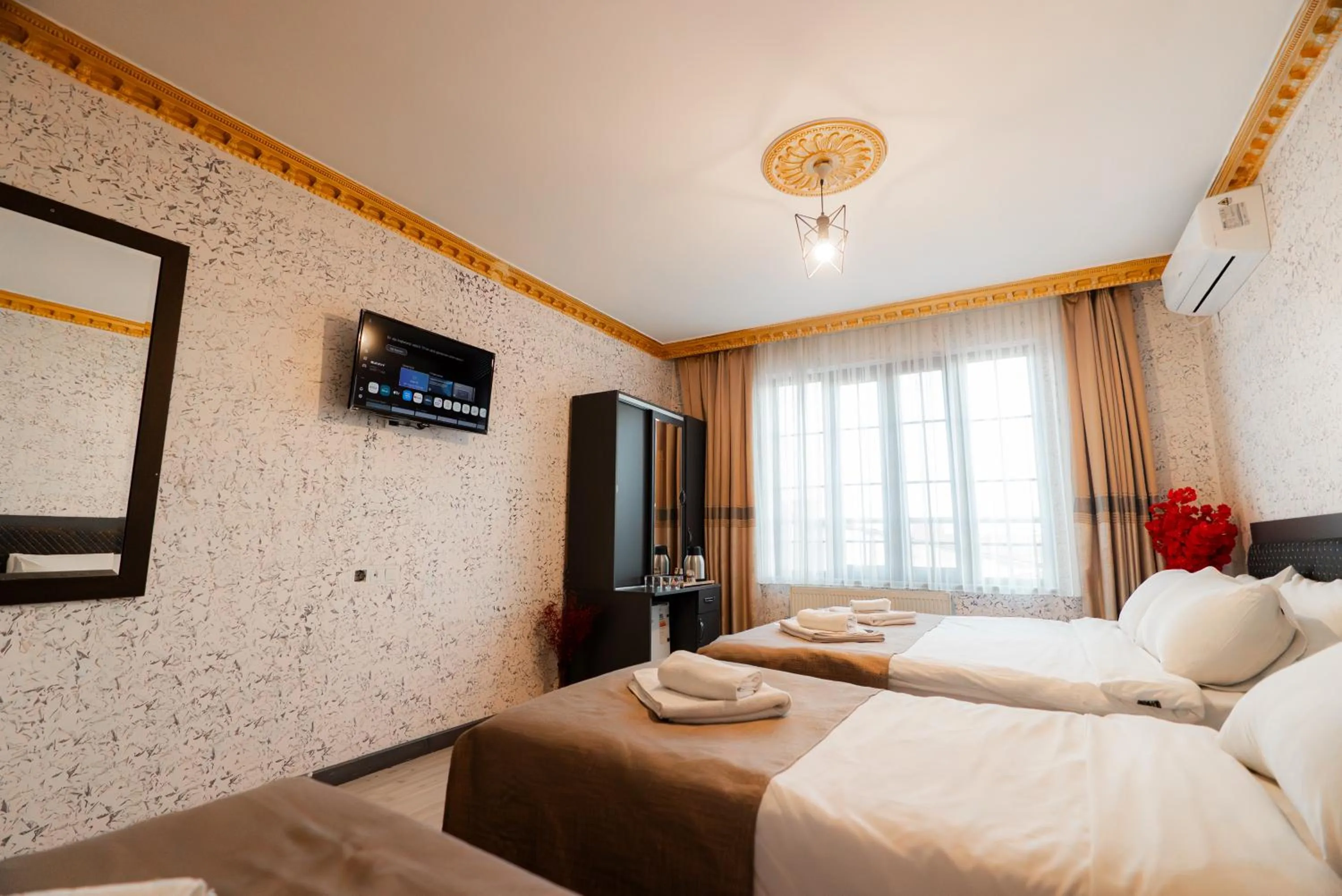 Communal lounge/ TV room, Bed in Golden Horn Park Hotel