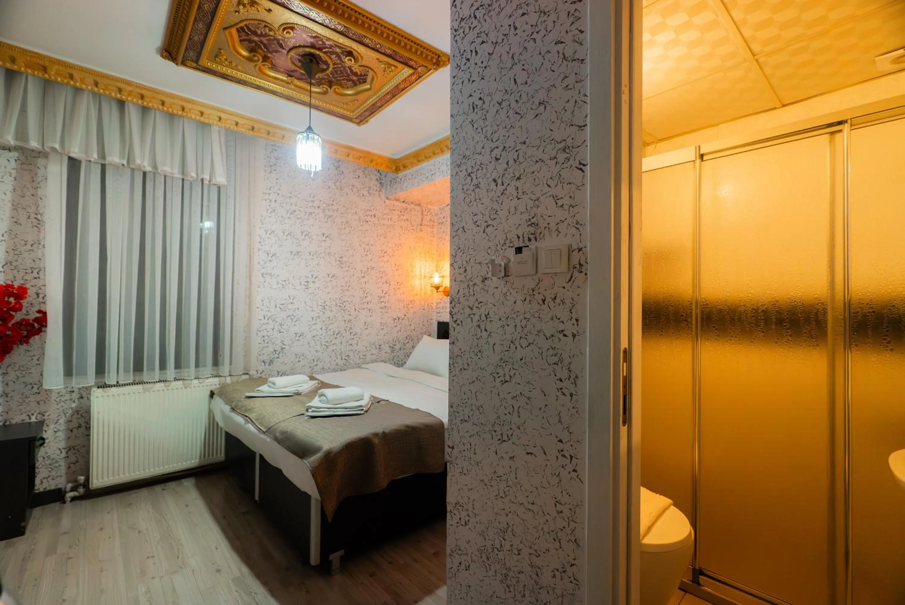 Toilet, Bed in Golden Horn Park Hotel