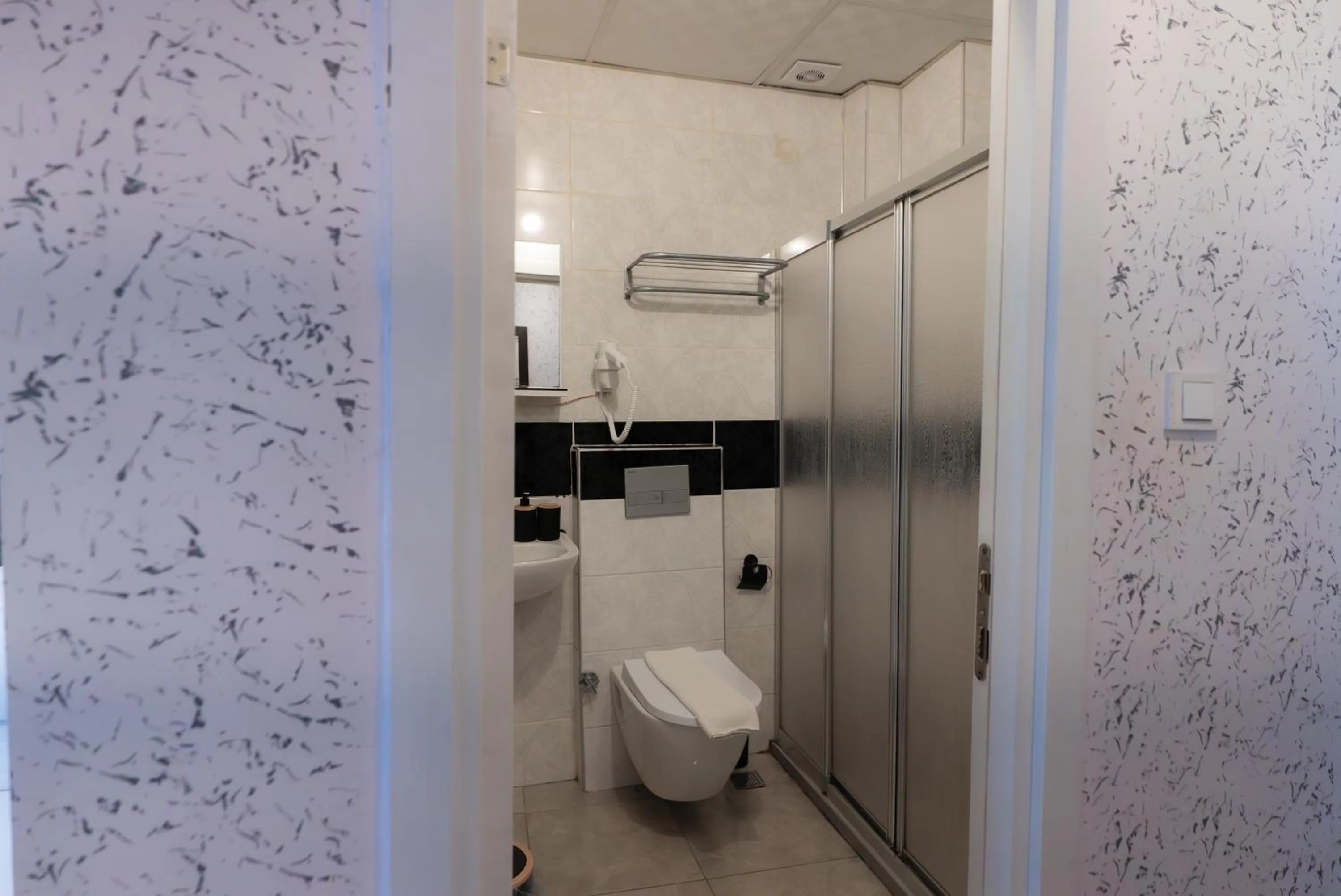 Shower in Golden Horn Park Hotel