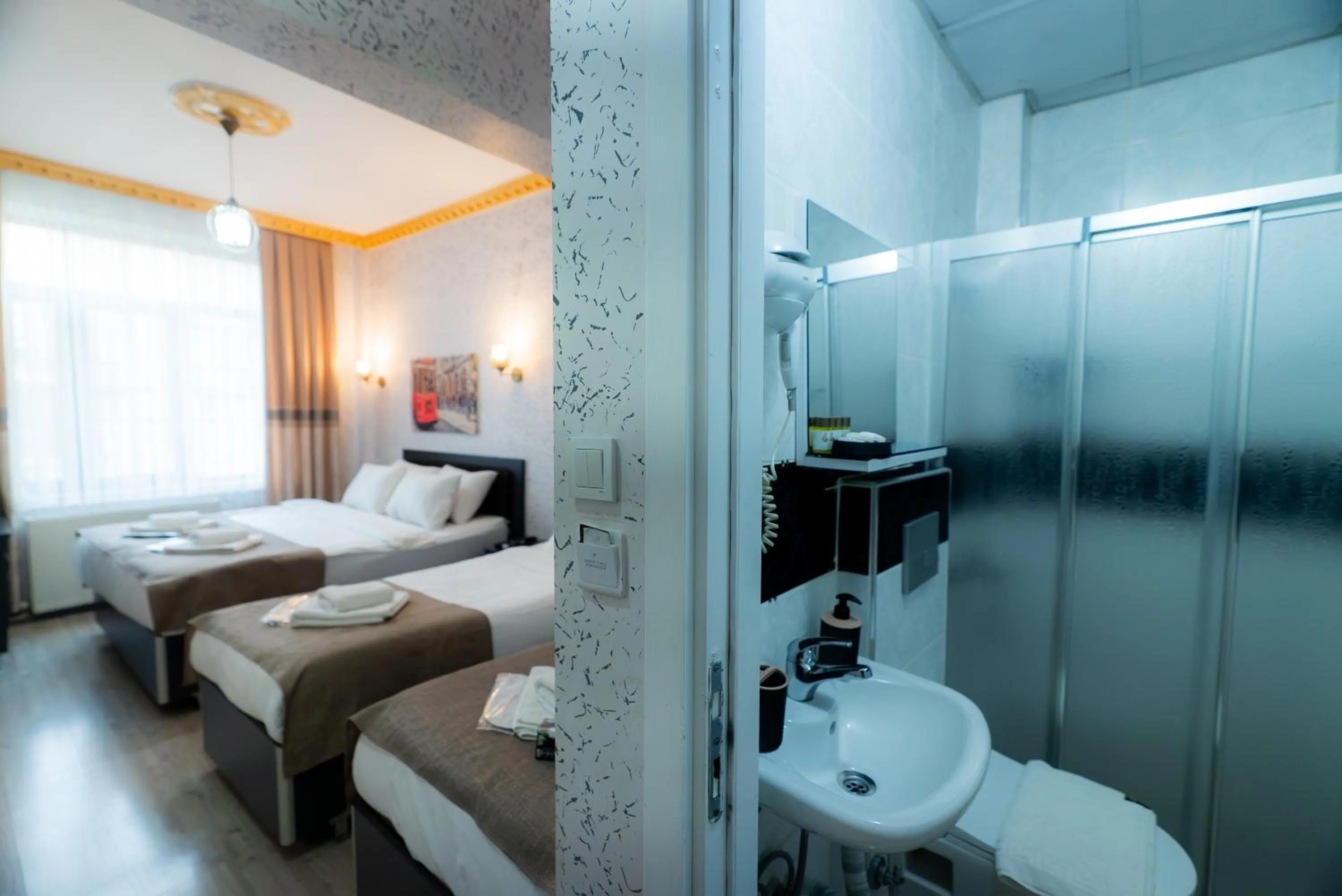 Shower in Golden Horn Park Hotel