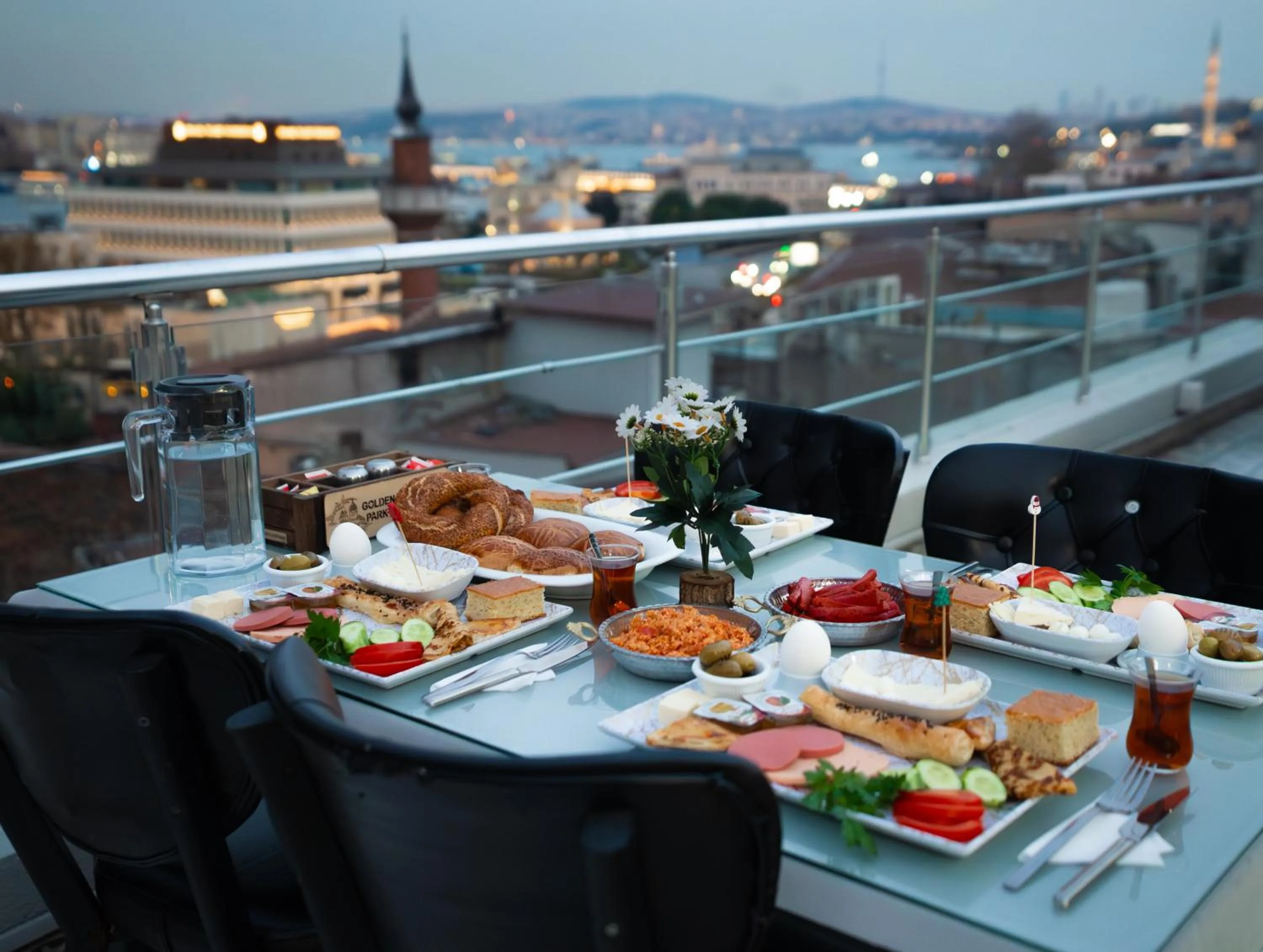 Restaurant/places to eat in Golden Horn Park Hotel