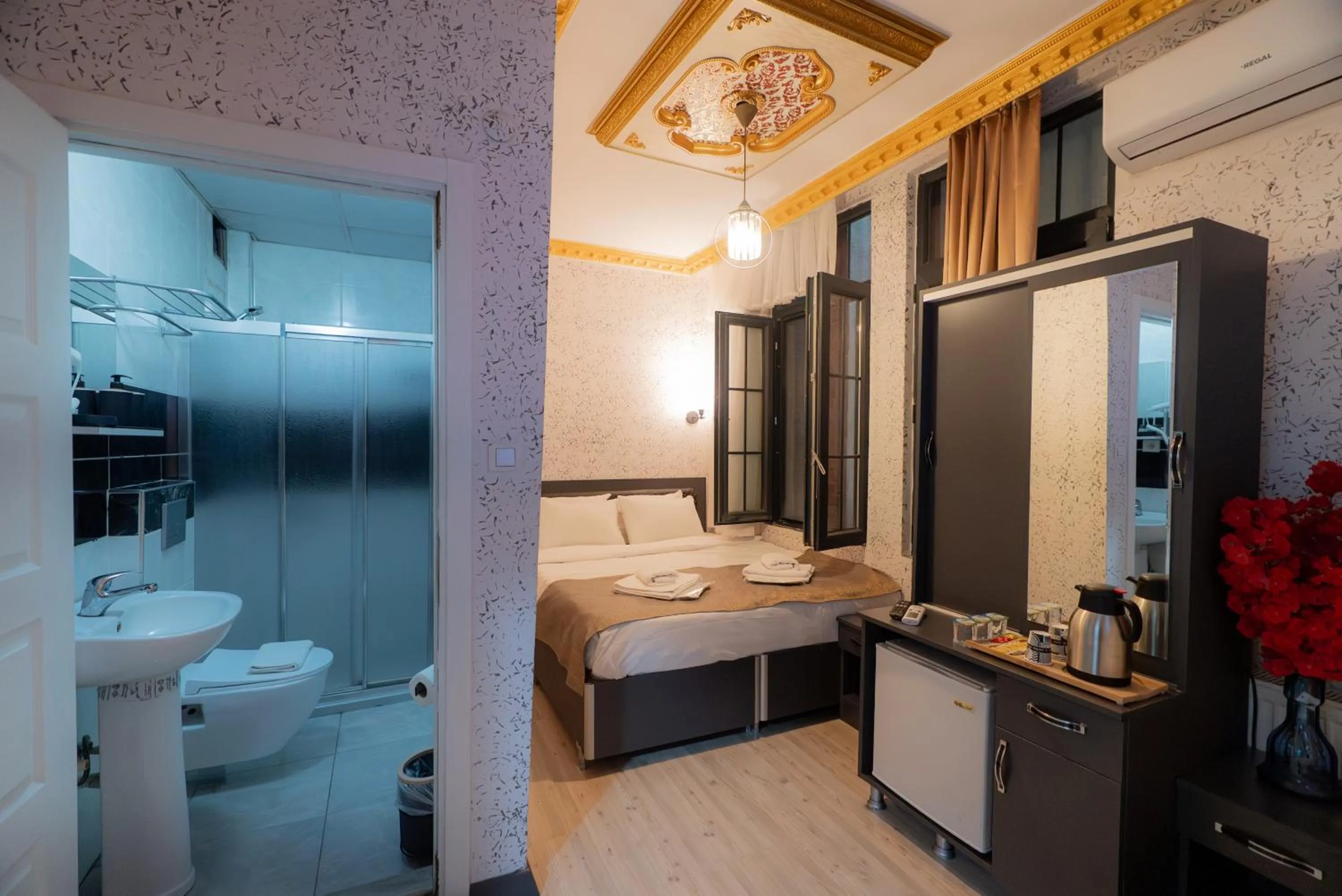 Shower in Golden Horn Park Hotel