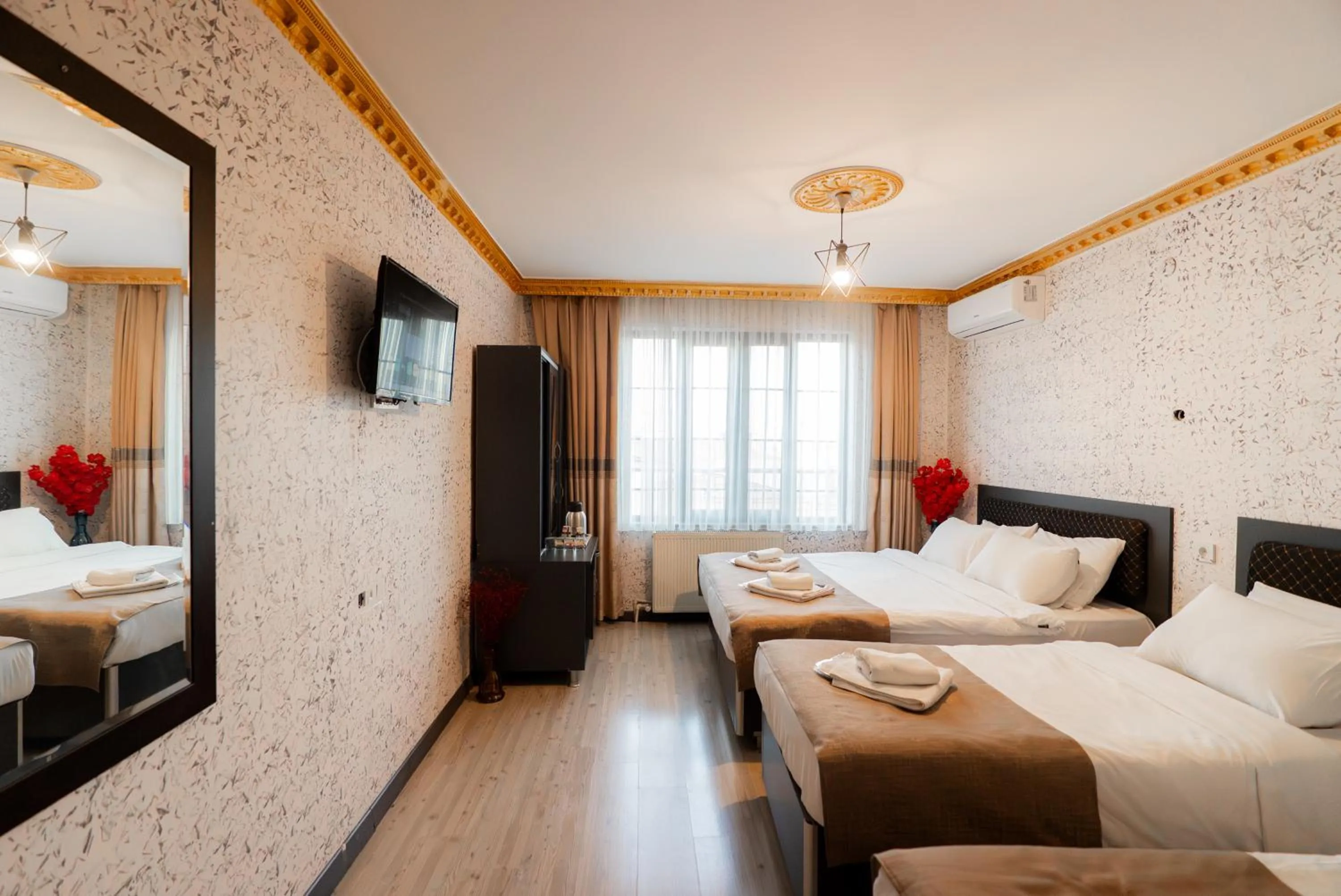 Communal lounge/ TV room, Bed in Golden Horn Park Hotel