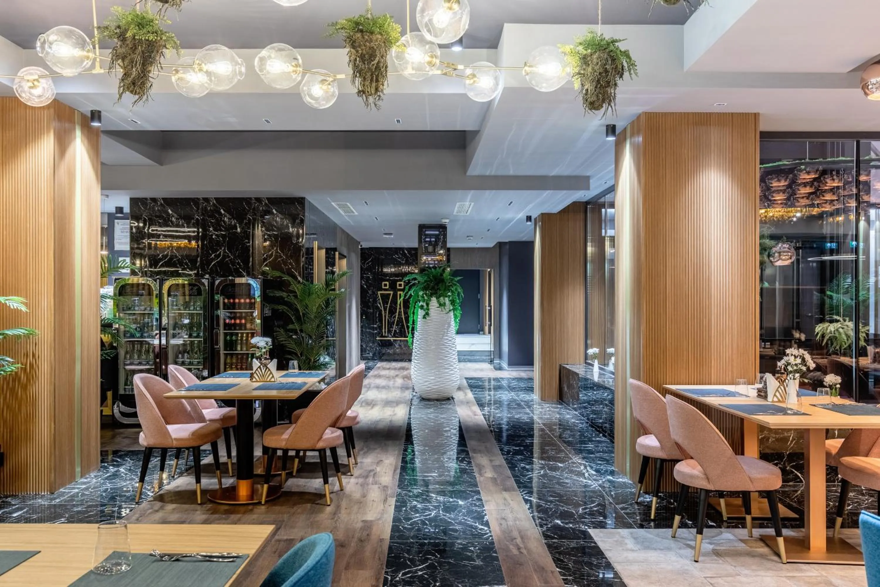 Restaurant/places to eat in Hotel Kristal Focsani