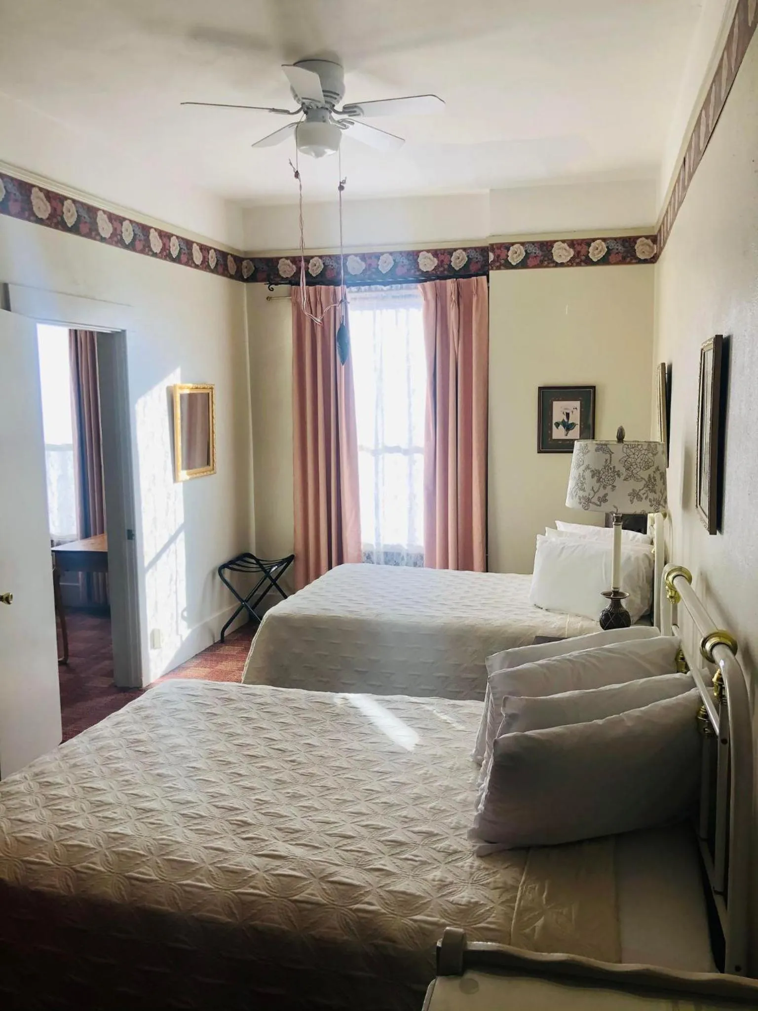 Bedroom, Bed in Historic Palace Hotel