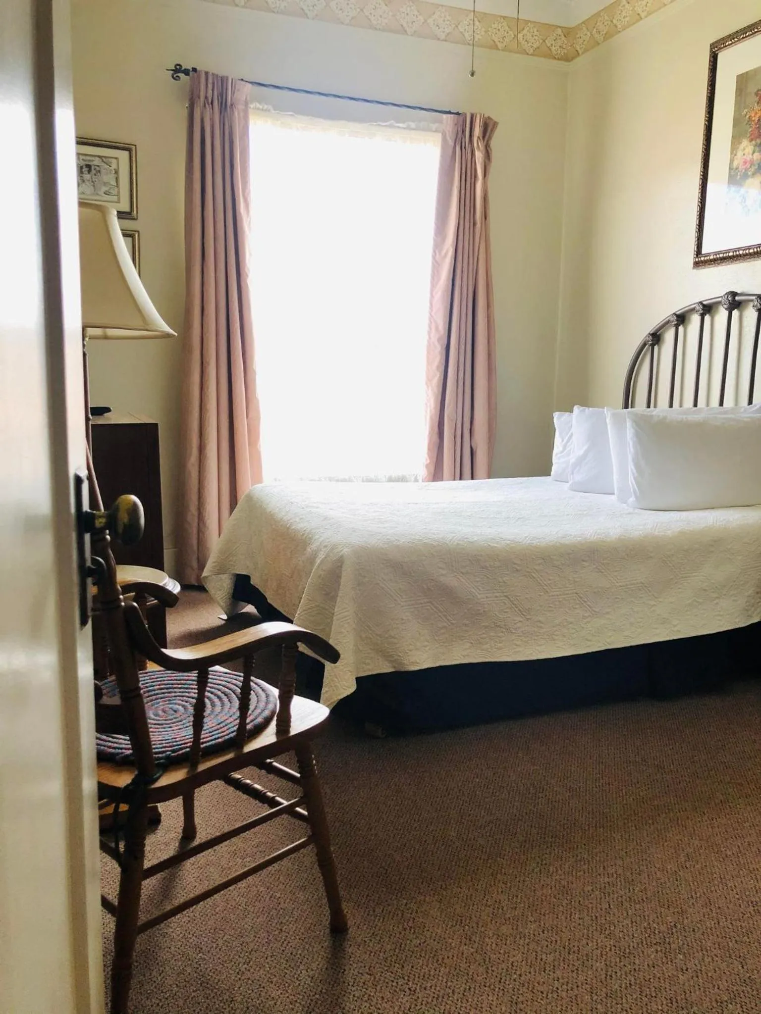 Photo of the whole room, Bed in Historic Palace Hotel