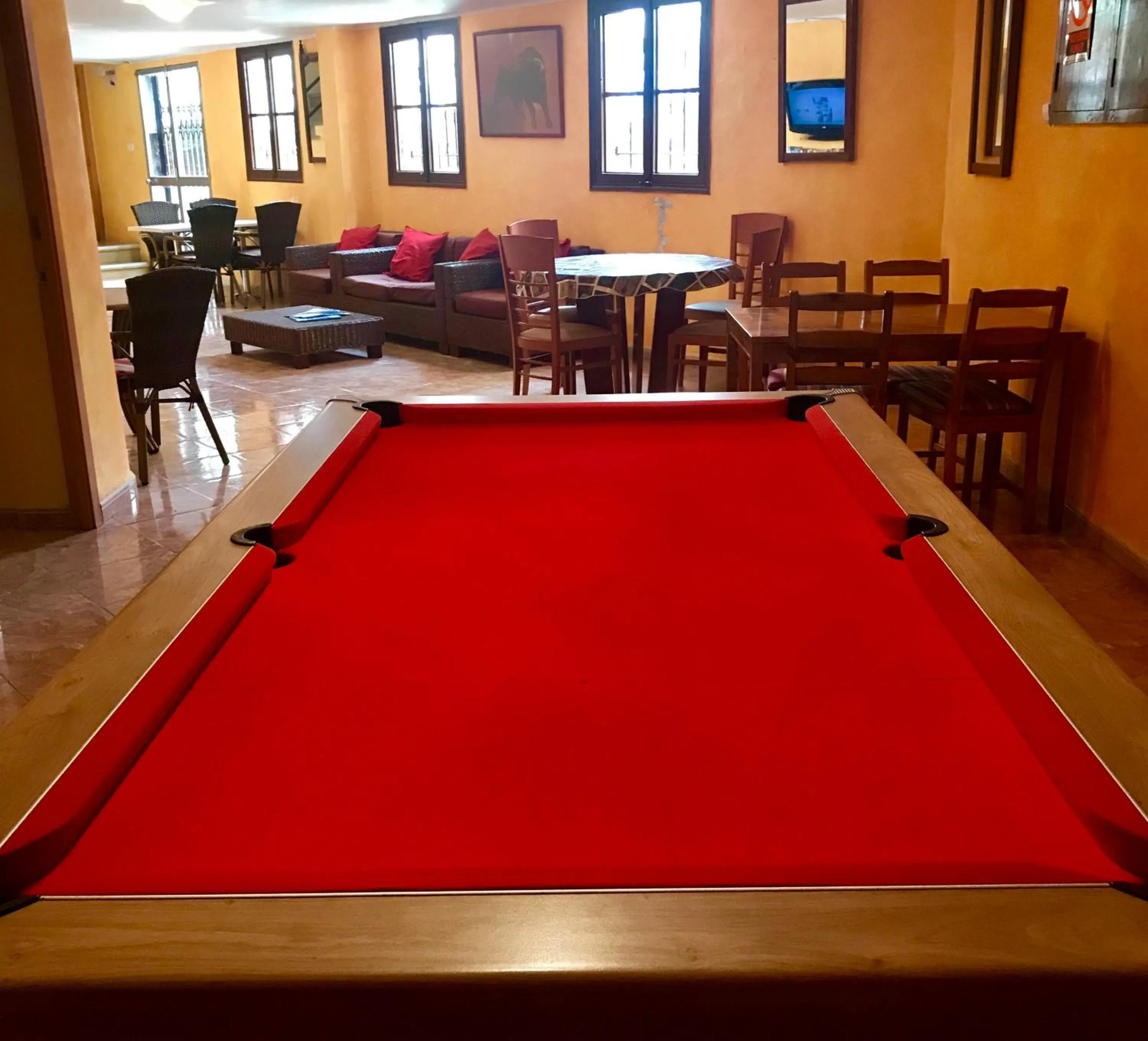 Communal lounge/ TV room in Hostal Atlanta