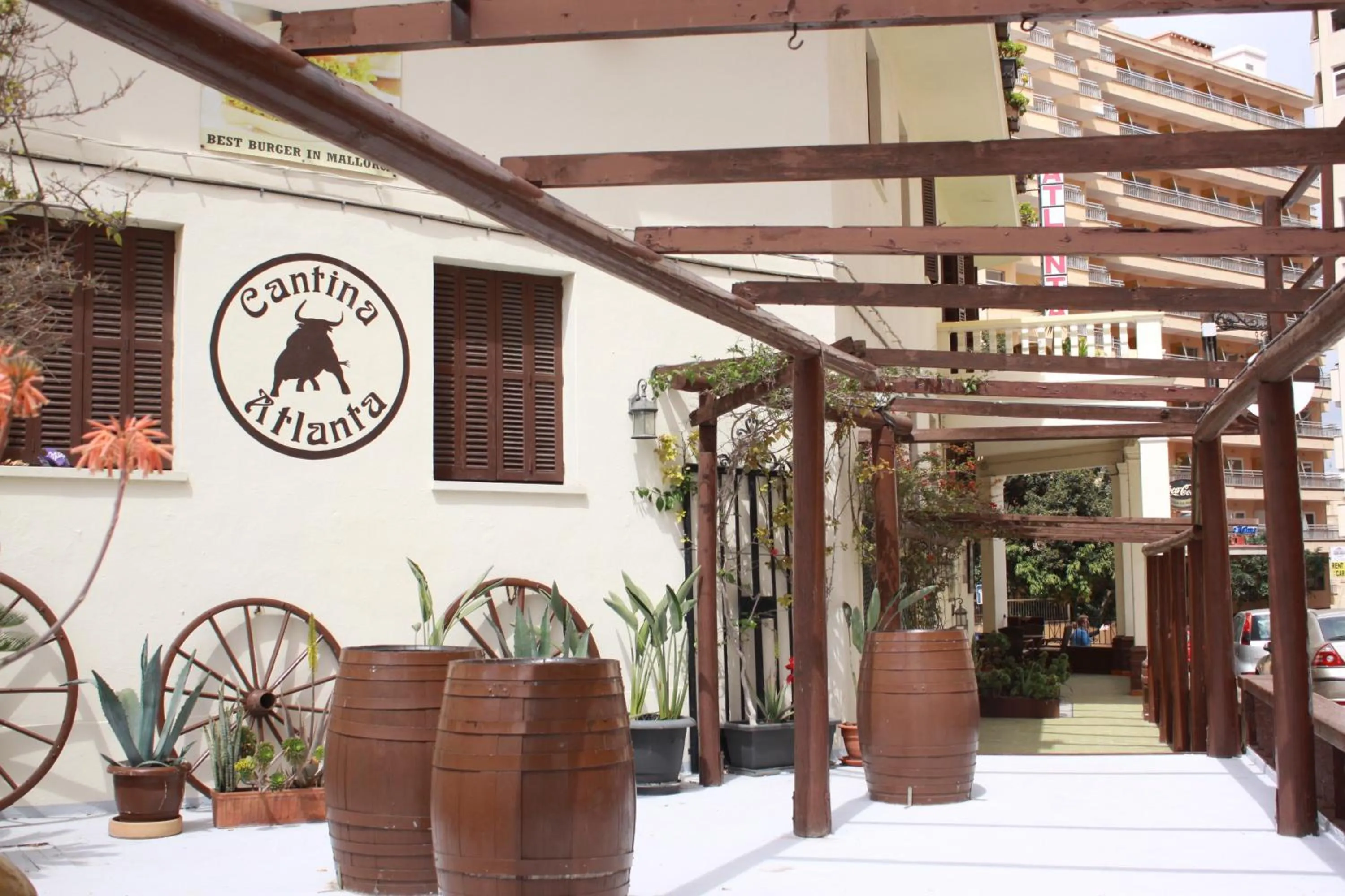 Facade/entrance in Hostal Atlanta