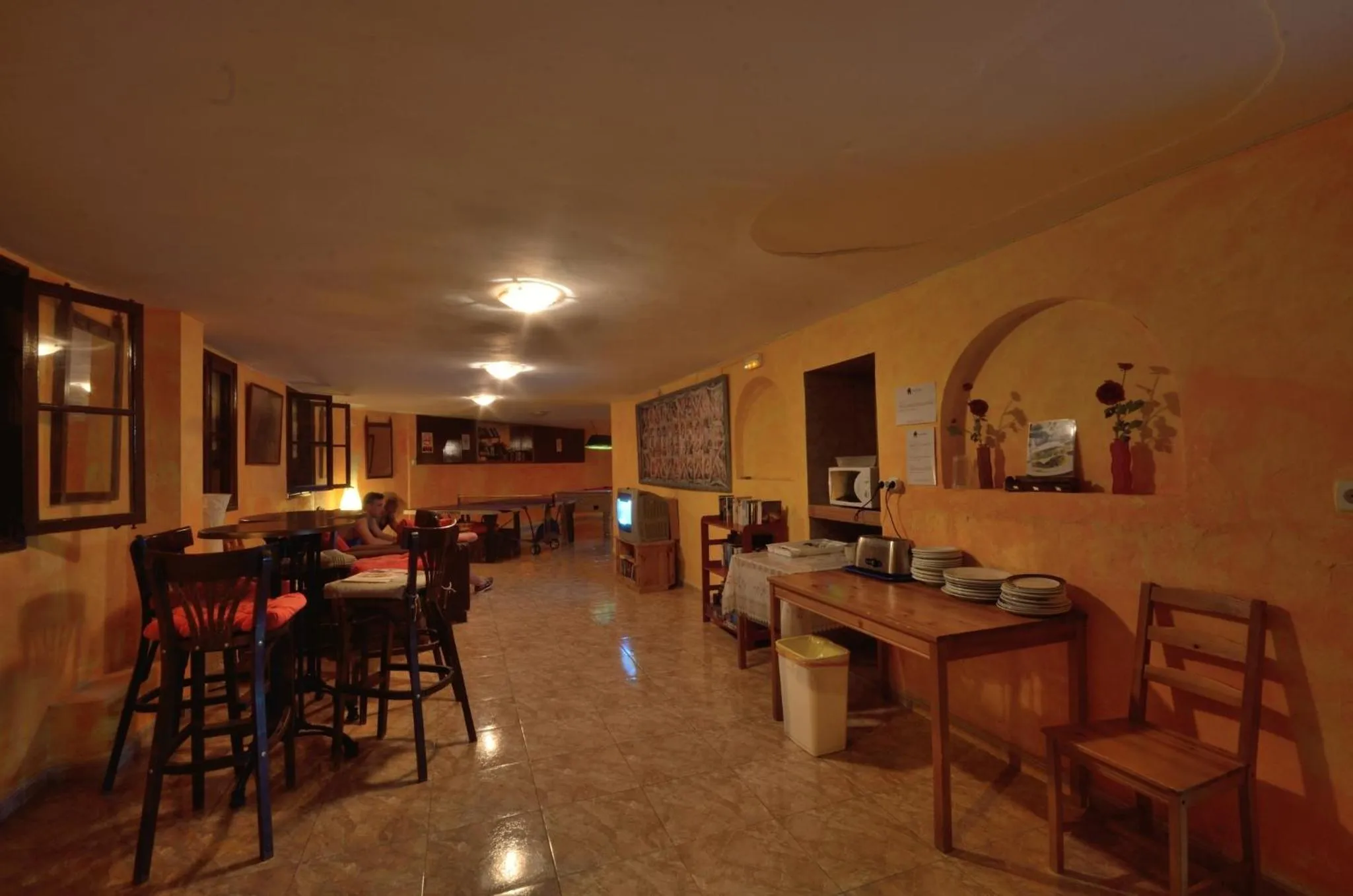 Restaurant/places to eat in Hostal Atlanta