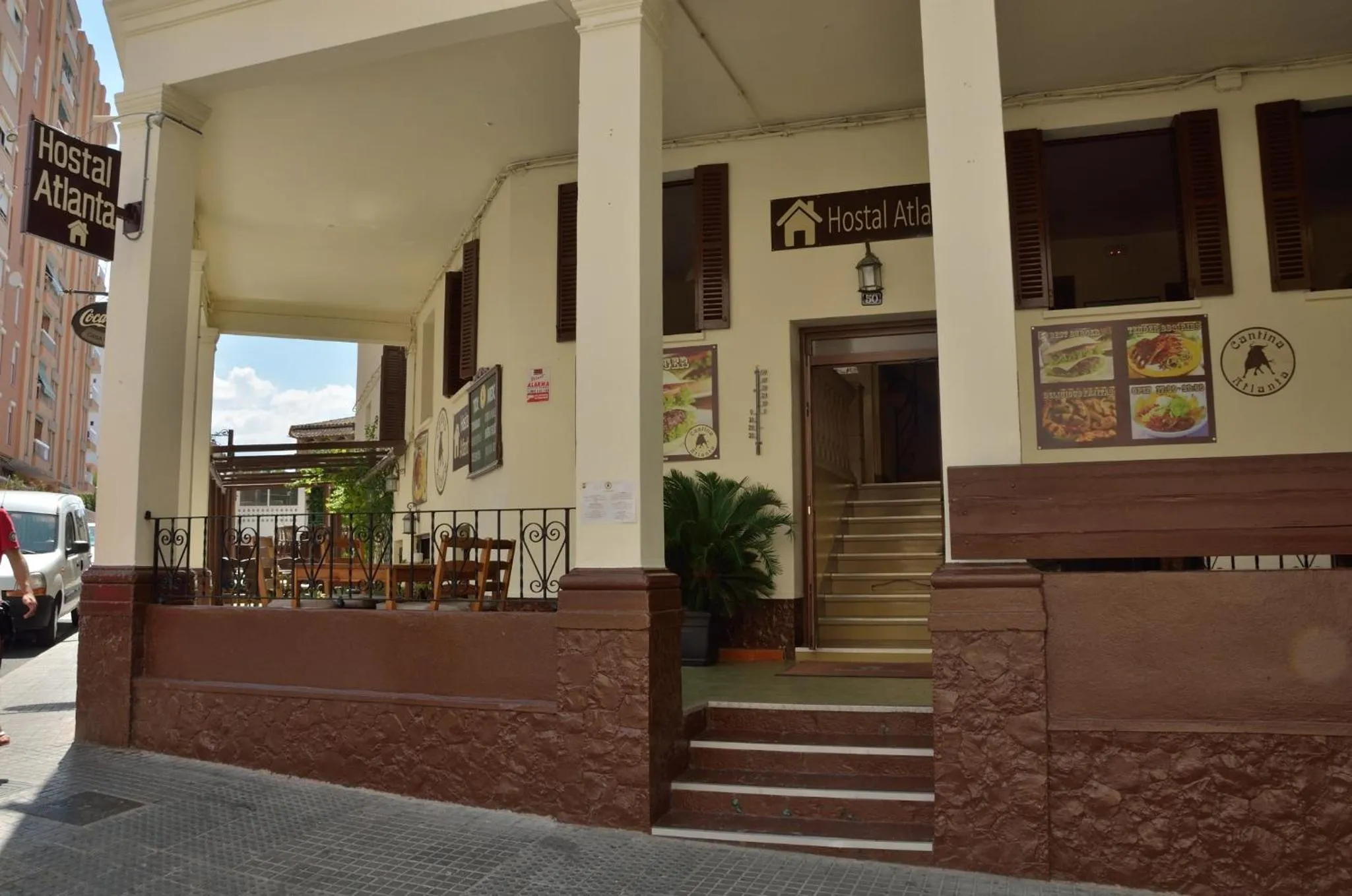 Facade/entrance in Hostal Atlanta