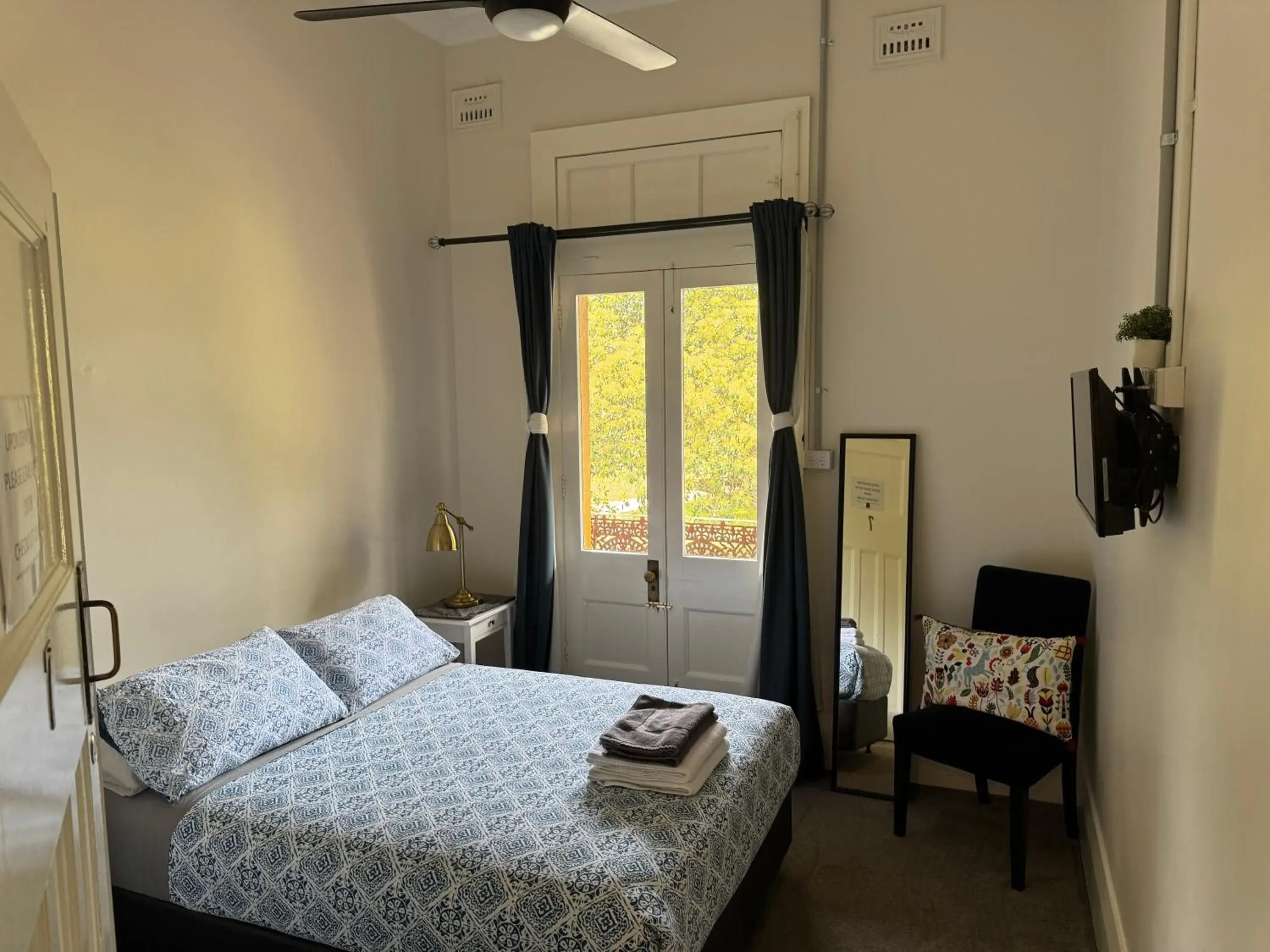 Double Room with Balcony in The Royal Mail Hotel Braidwood Double Room with Balcony in The Royal Mail Hotel Braidwood