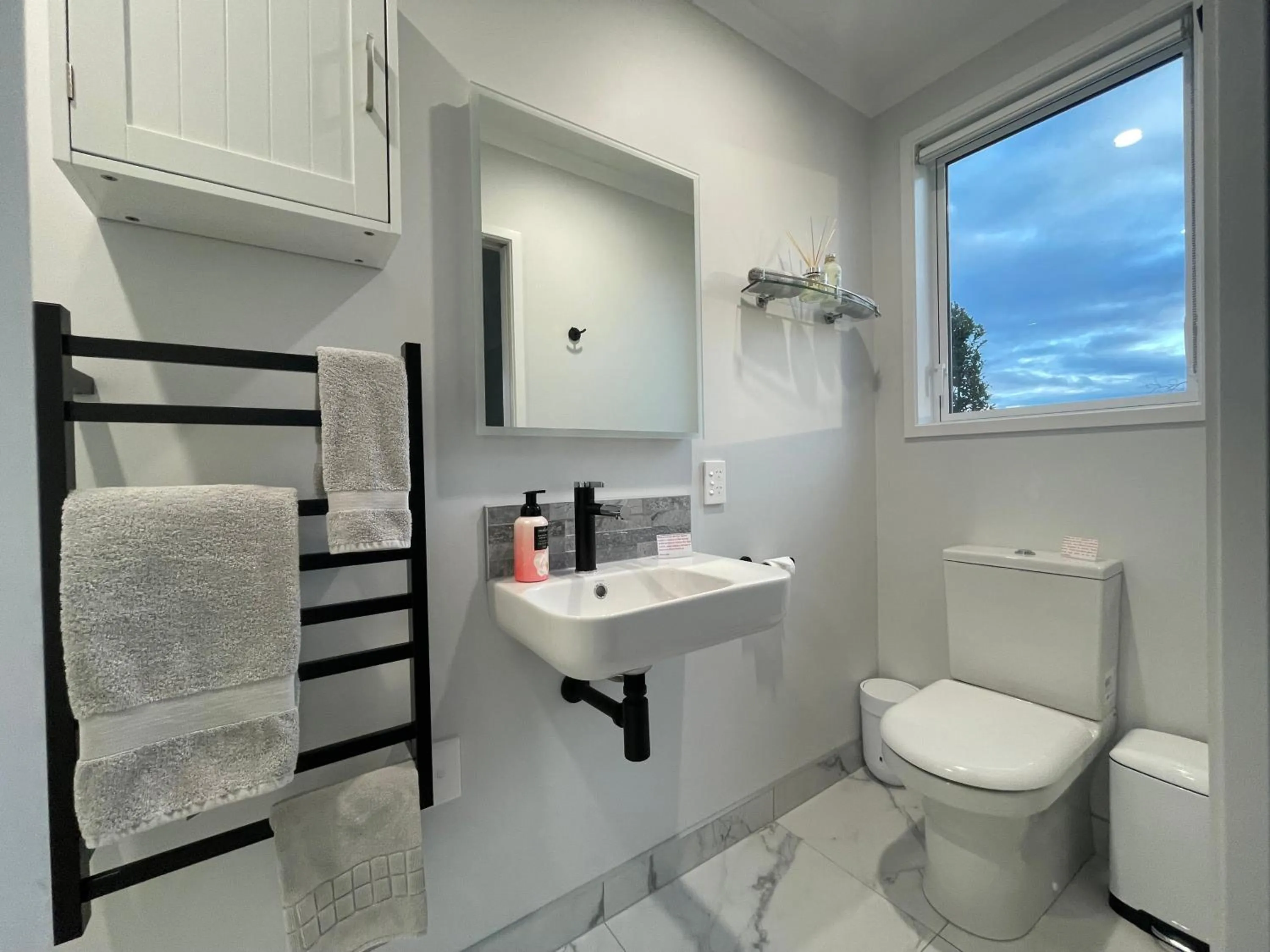 Bathroom in Veld View Bed and Breakfast