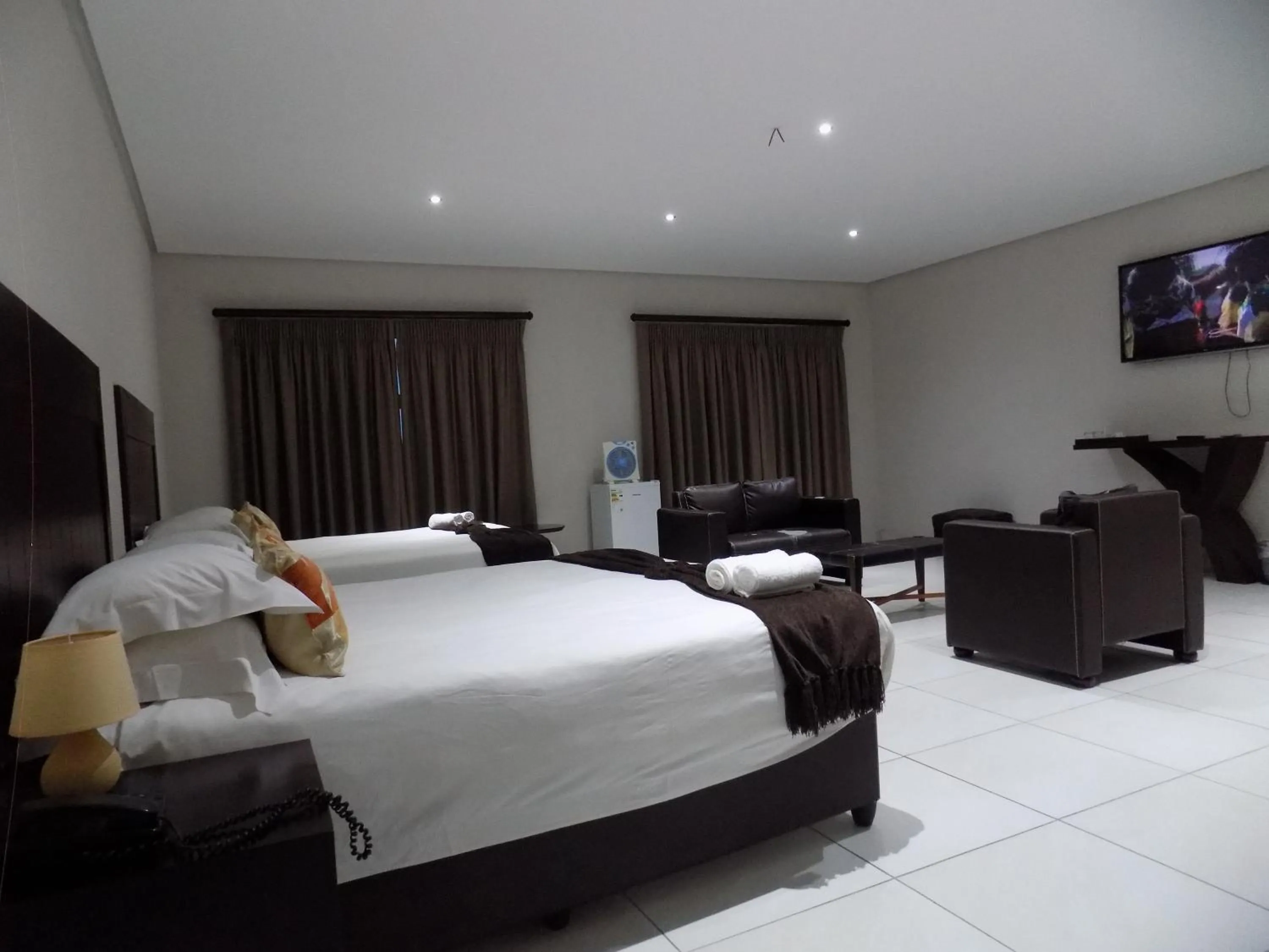 Photo of the whole room, Bed in Margate Beach Lodge