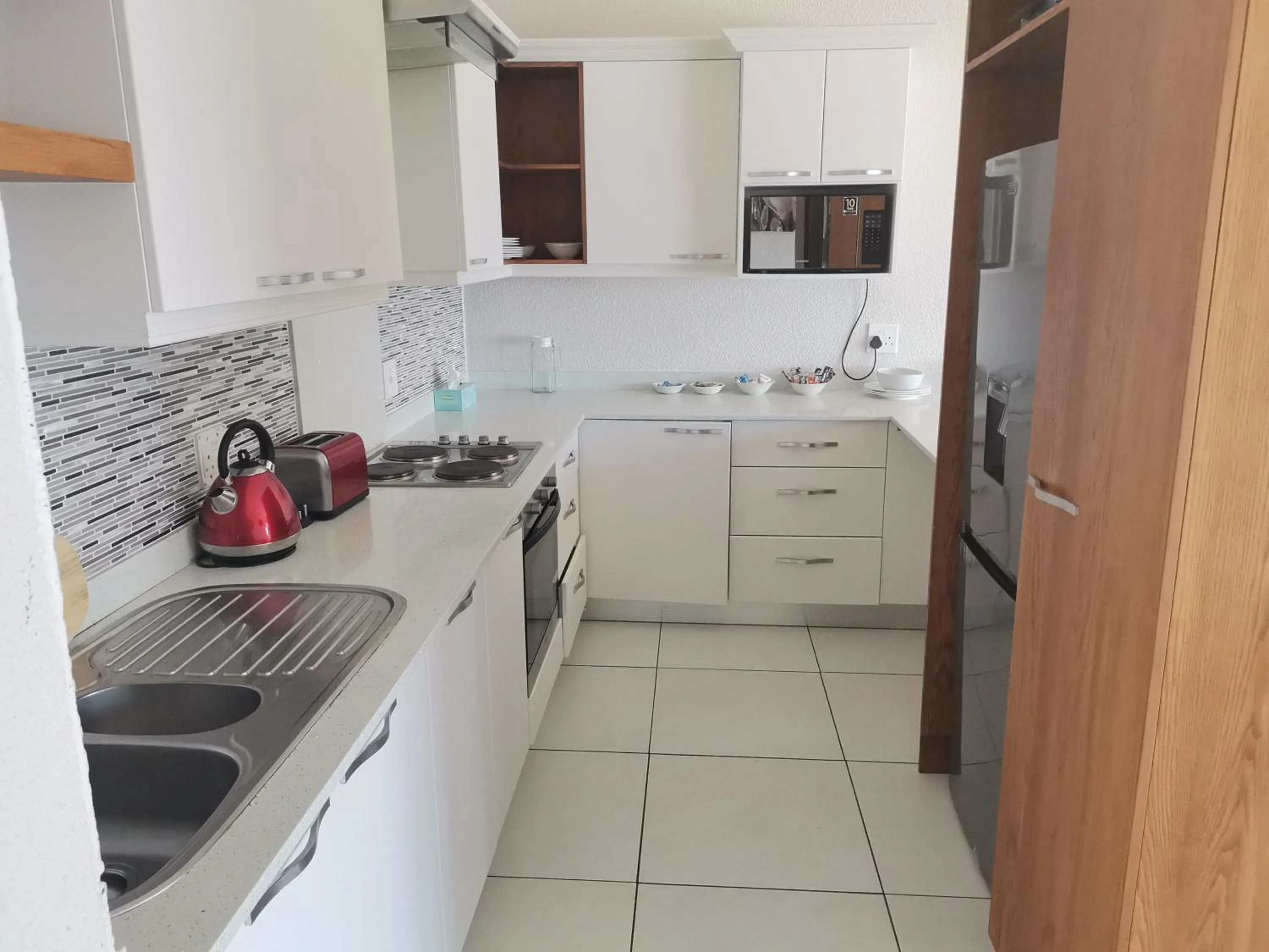 Kitchen or kitchenette in Margate Beach Lodge