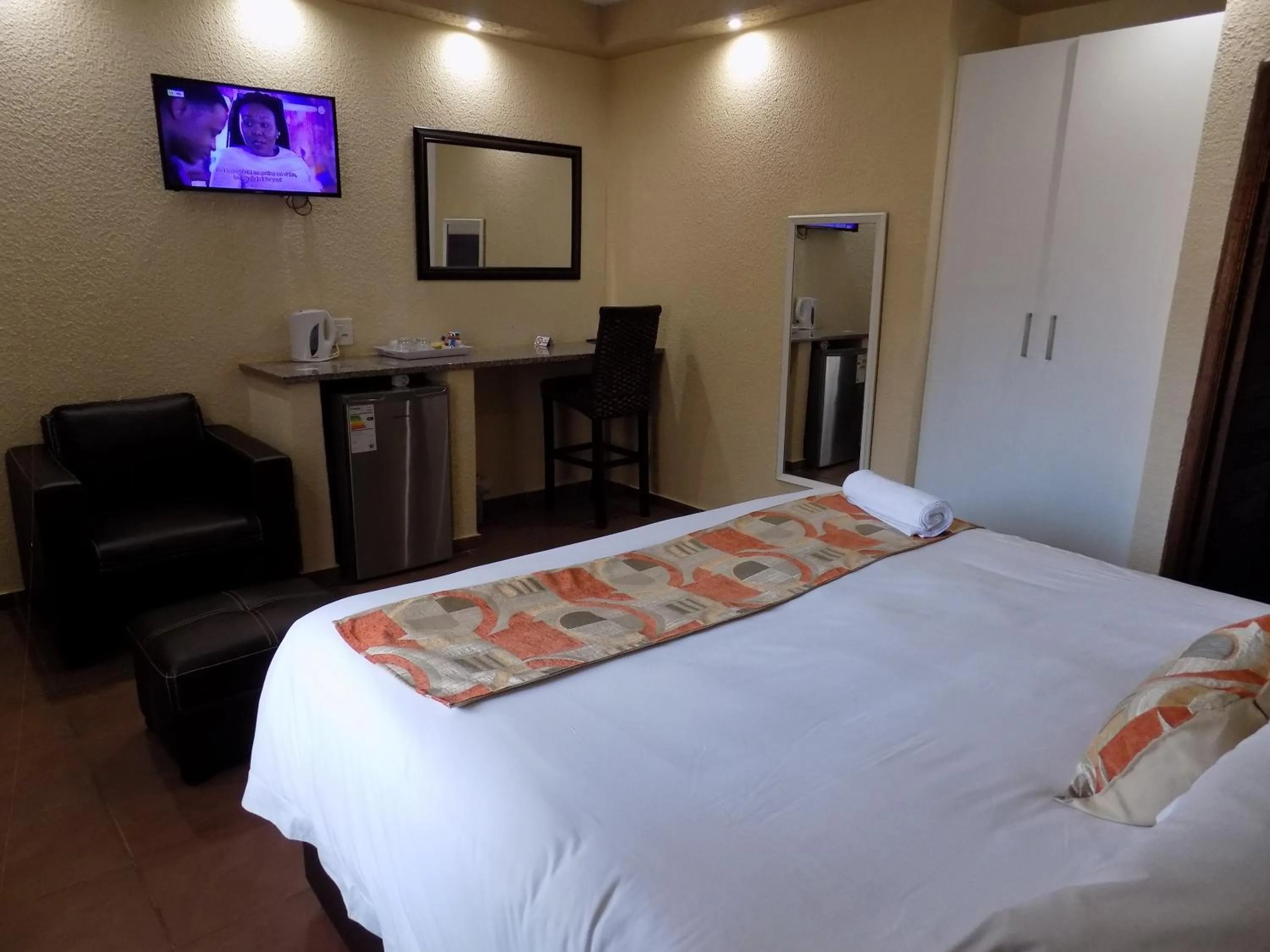 TV and multimedia, Bed in Margate Beach Lodge