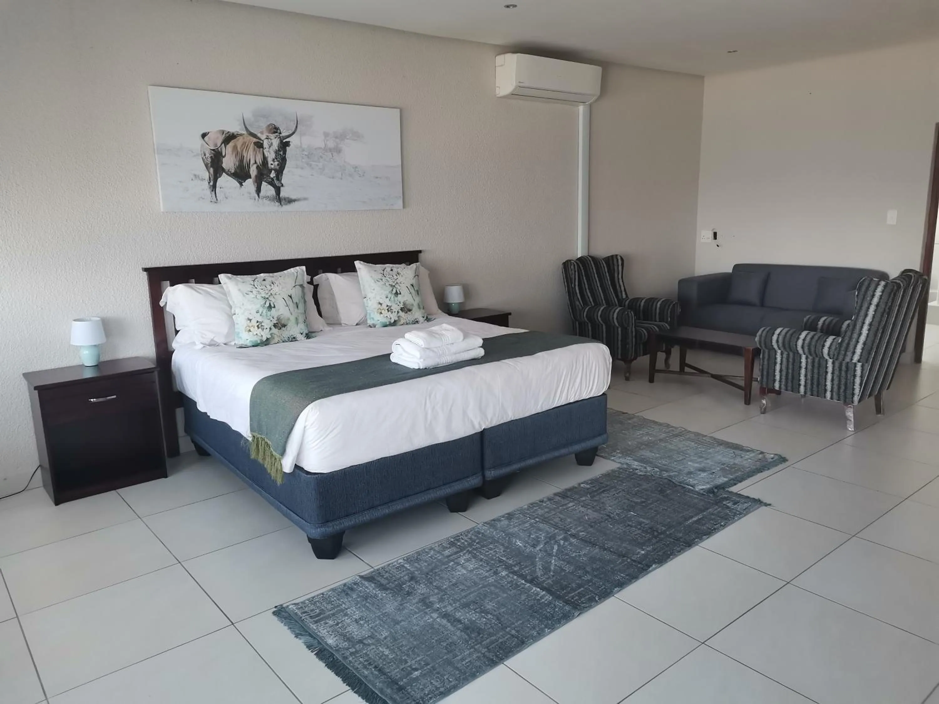 Bedroom, Bed in Margate Beach Lodge