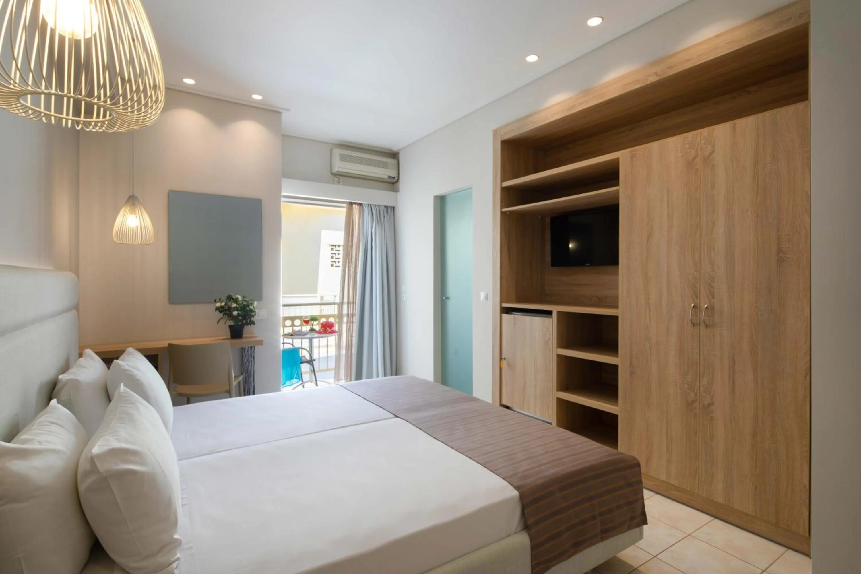 TV and multimedia, Bed in Hotel Rossis