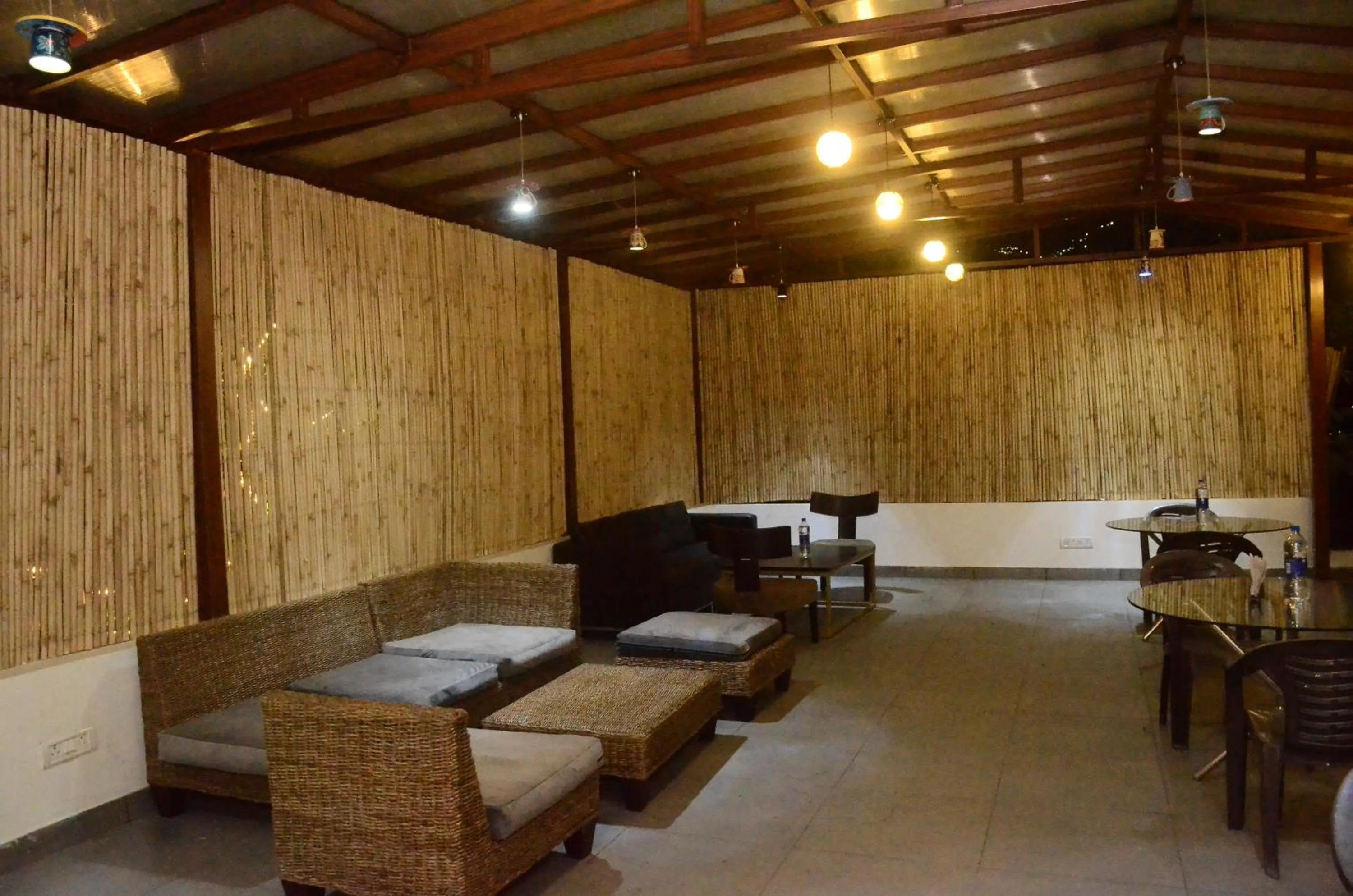 Restaurant/places to eat, Bed in The Golden Sunrise Hotel