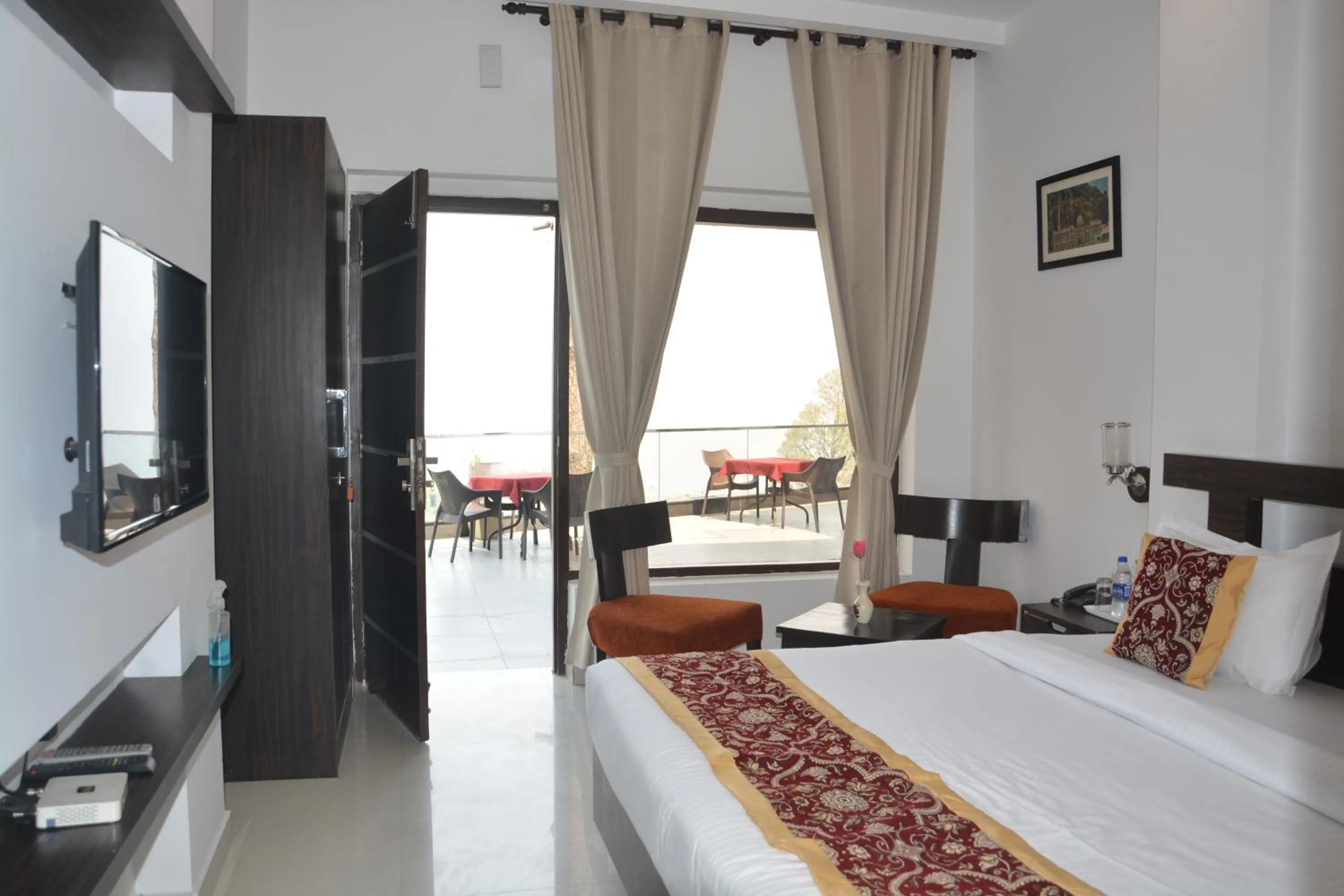 Bed in The Golden Sunrise Hotel