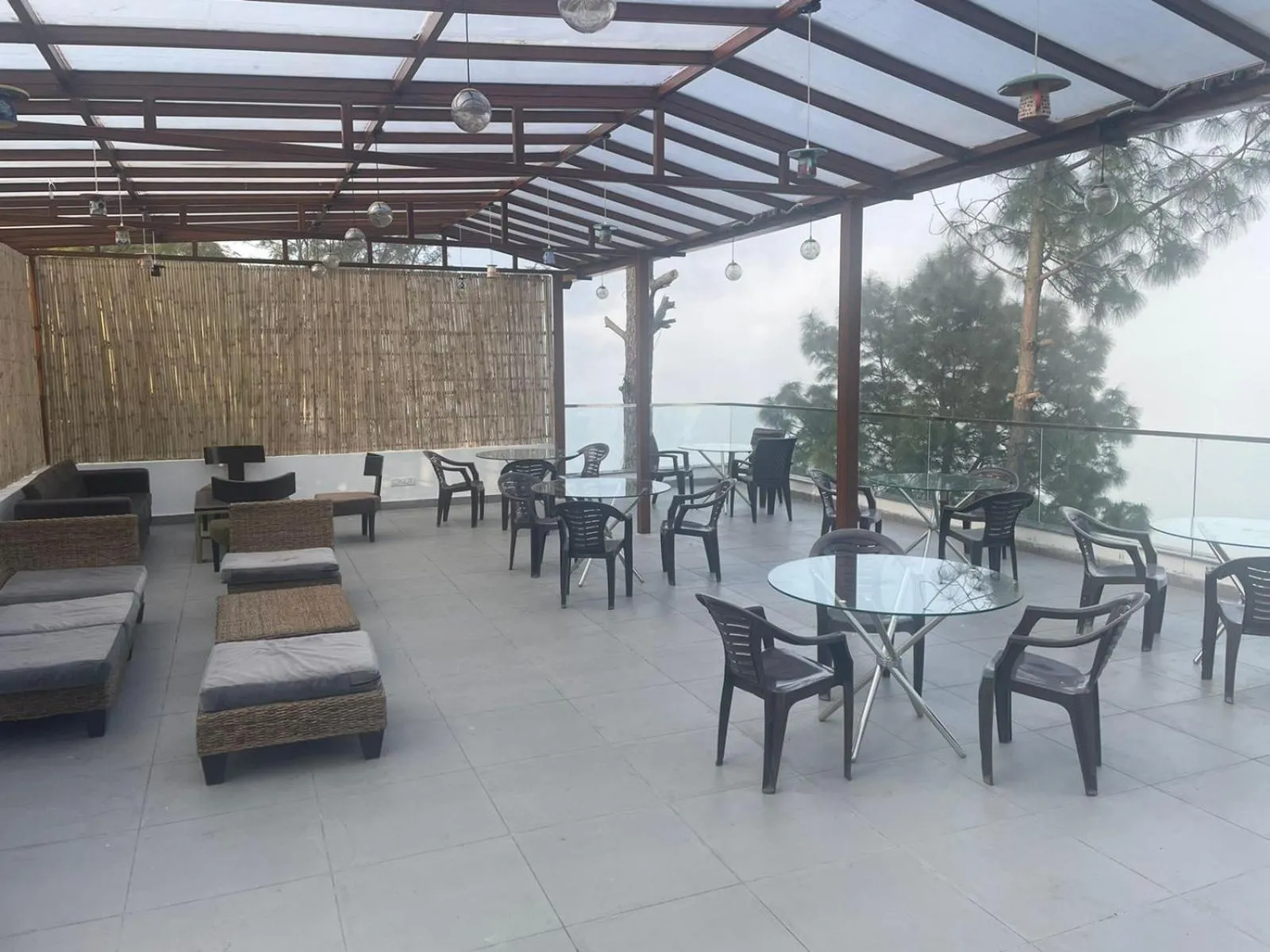 Lounge or bar in The Golden Sunrise Hotel