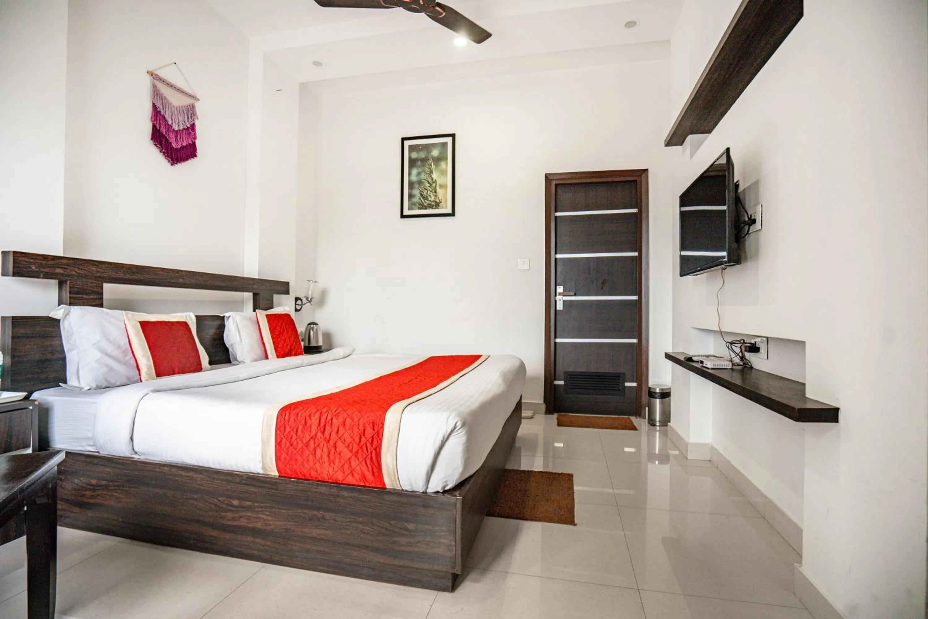 Bed in The Golden Sunrise Hotel