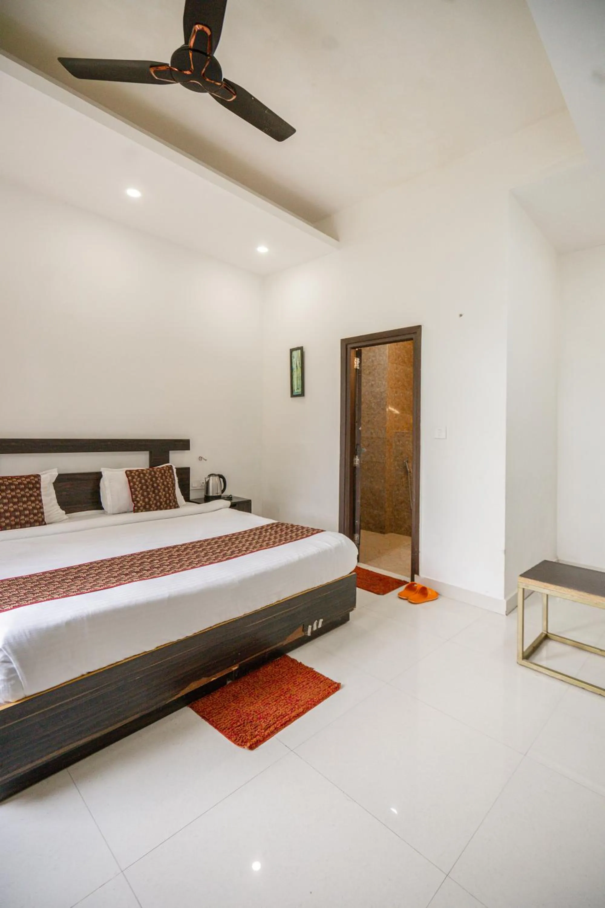 Bed in The Golden Sunrise Hotel