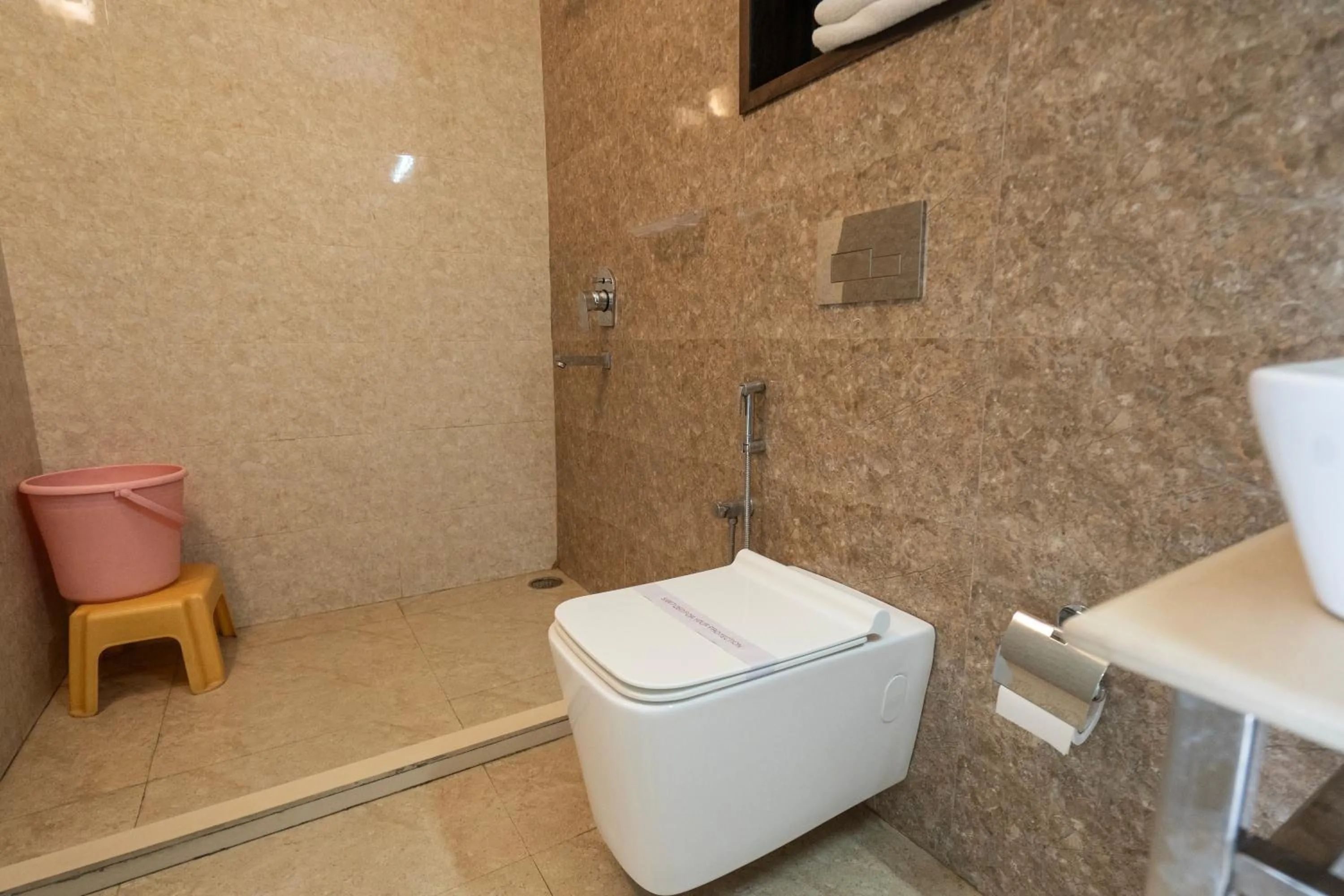 Bathroom in The Golden Sunrise Hotel