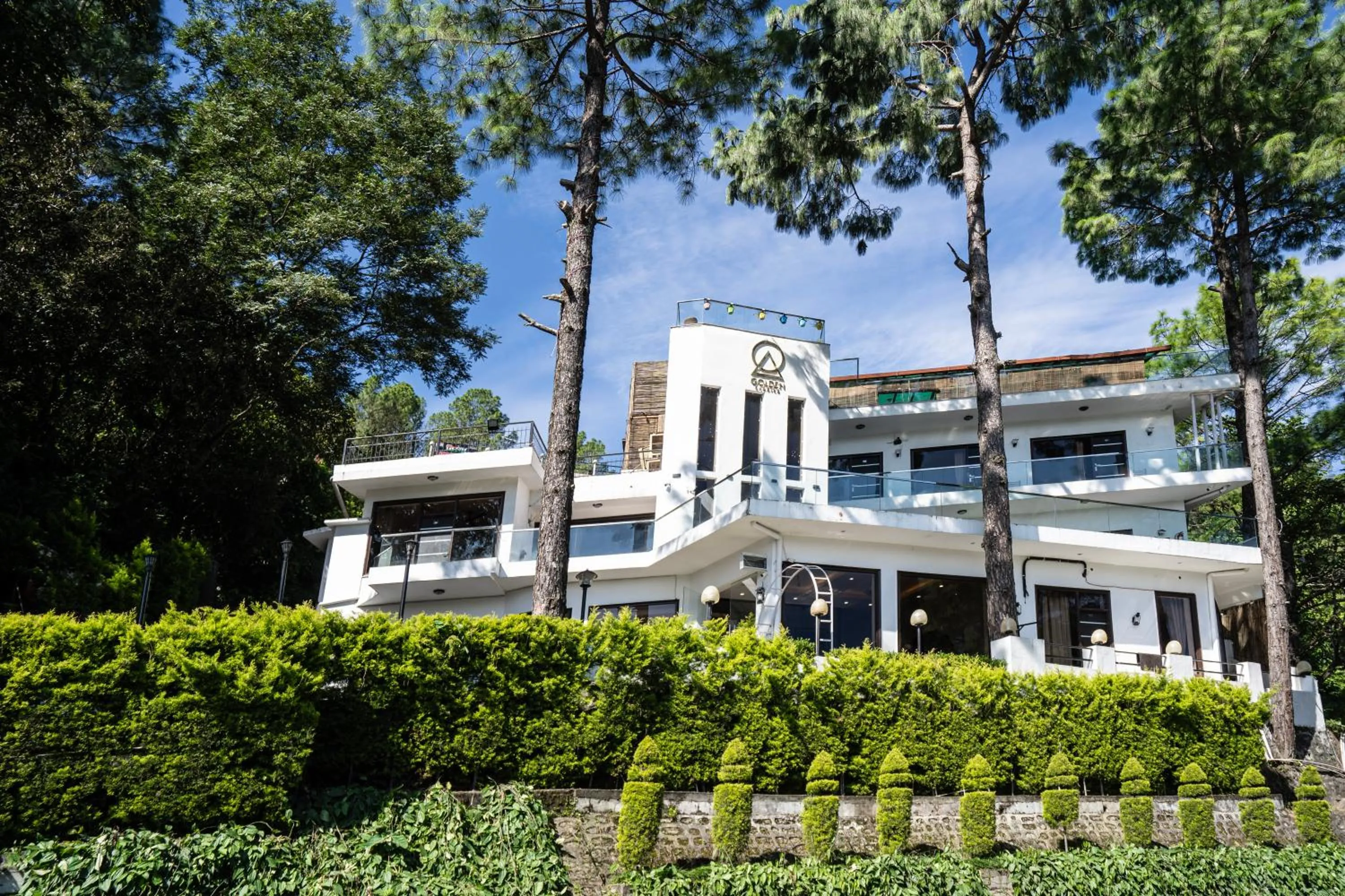 Facade/entrance in The Golden Sunrise Hotel