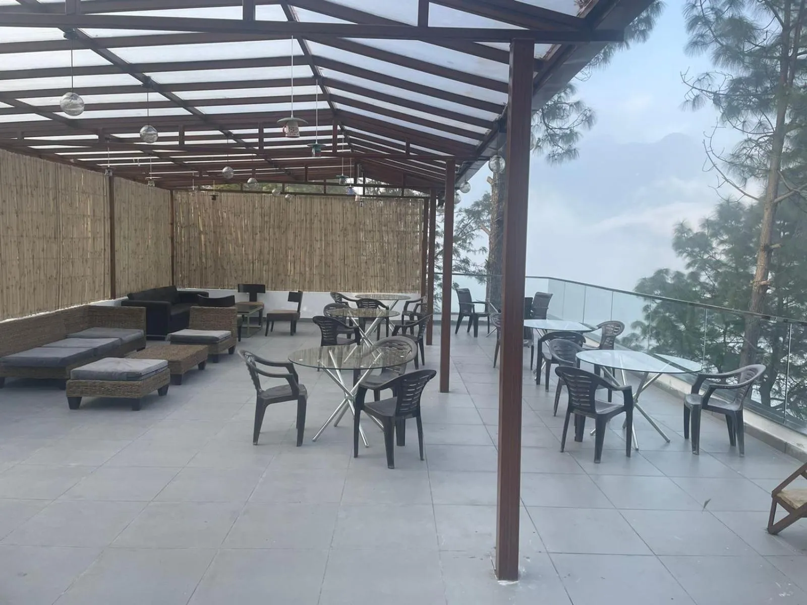 Restaurant/places to eat in The Golden Sunrise Hotel