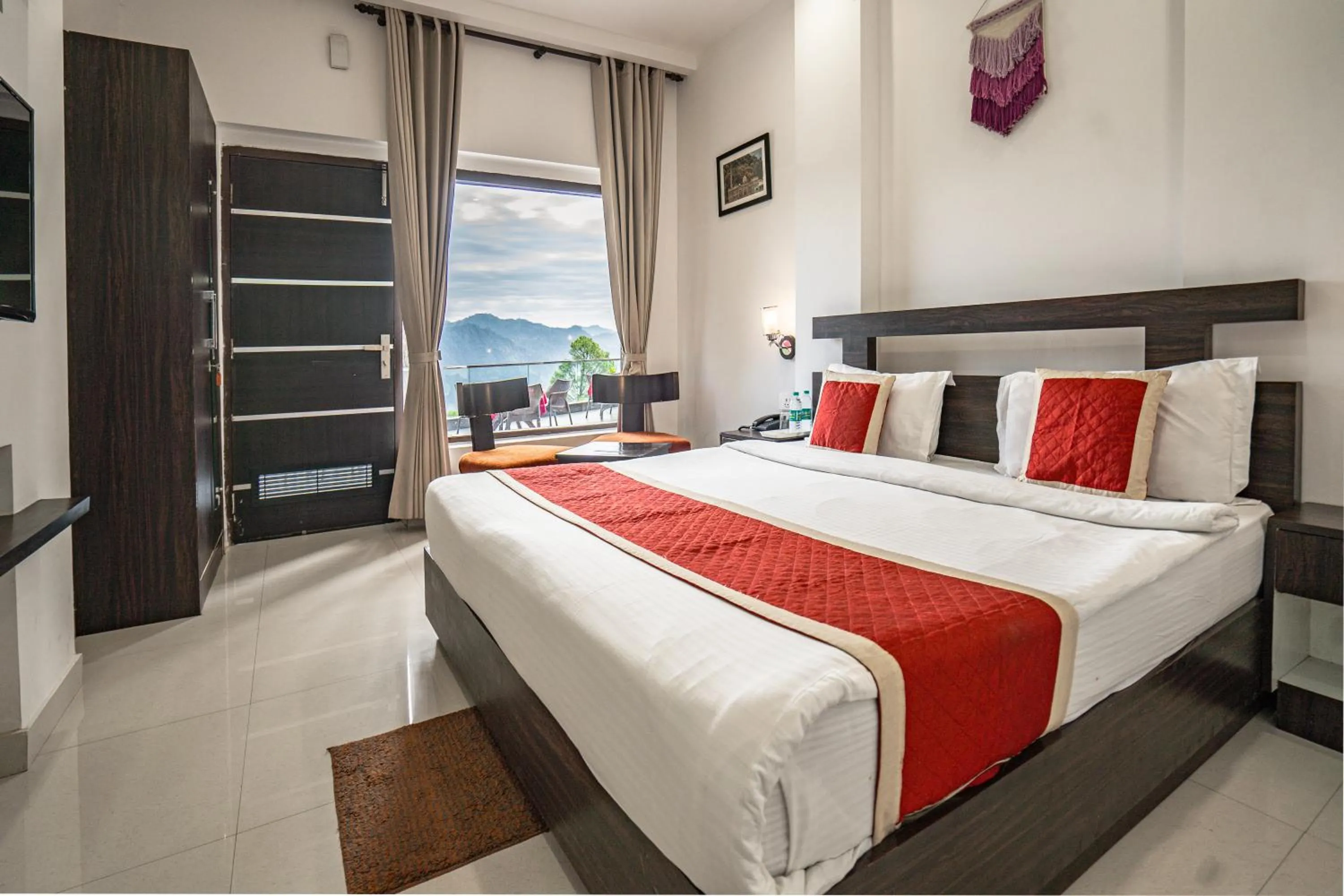 Bed in The Golden Sunrise Hotel