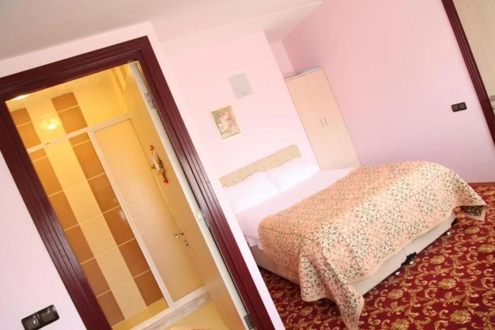Photo of the whole room, Bed in Hattuşirin Hotel