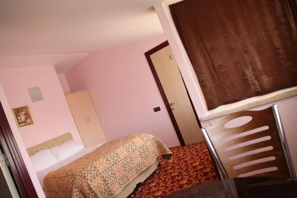 Photo of the whole room, Bed in Hattuşirin Hotel