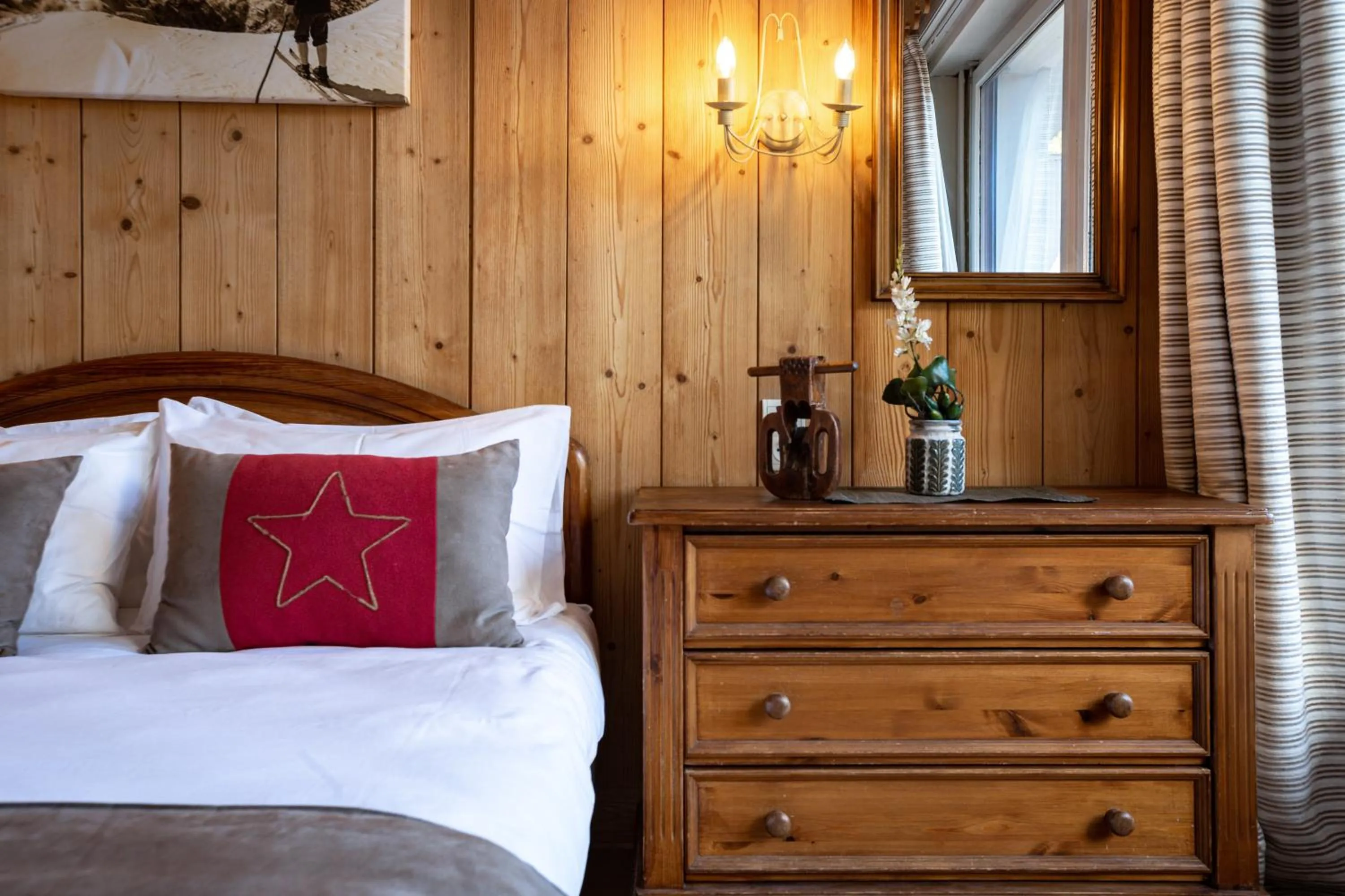 Bedroom, Bed in Chalet Hôtel La Sapinière