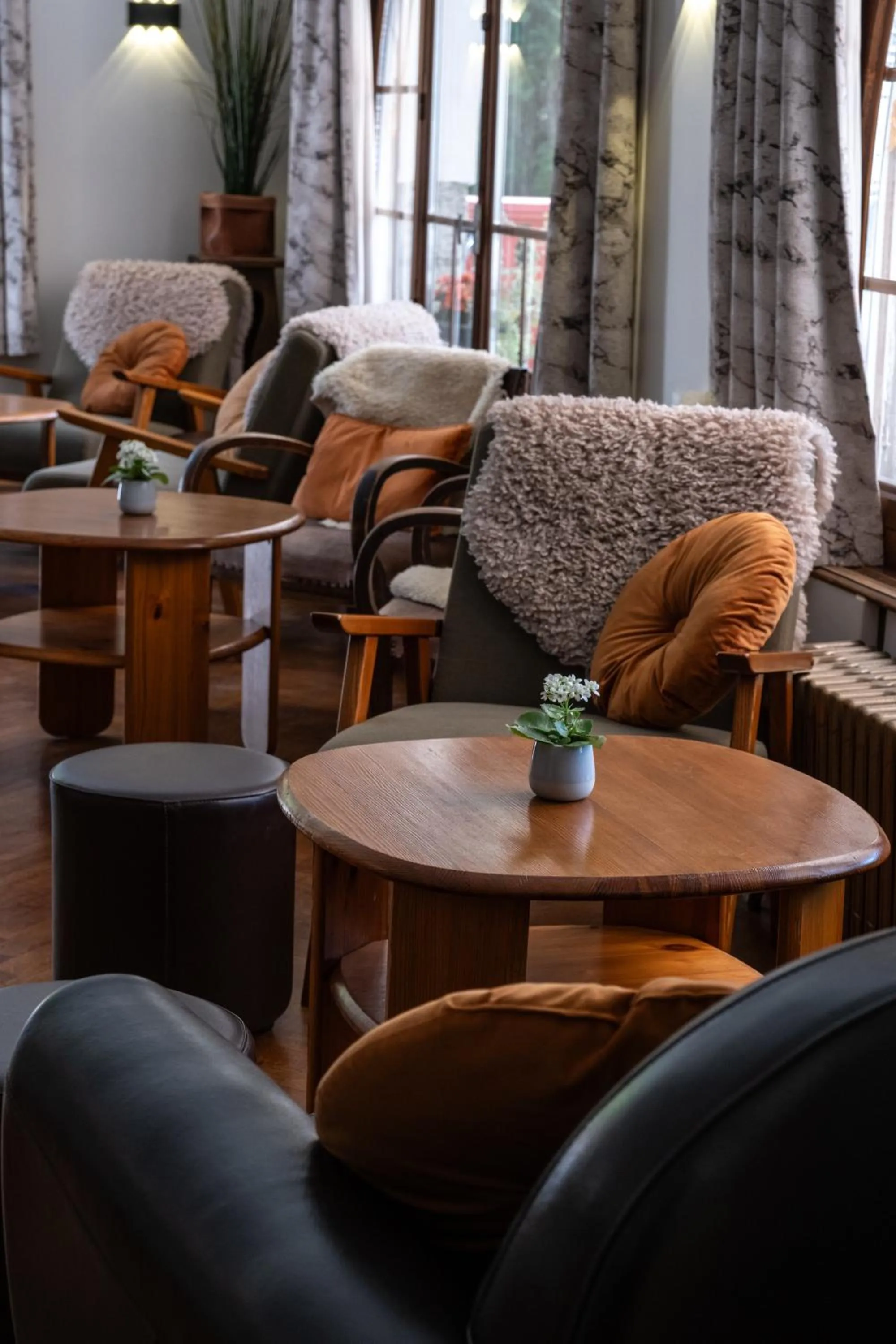 Lounge or bar in Chalet Hôtel La Sapinière